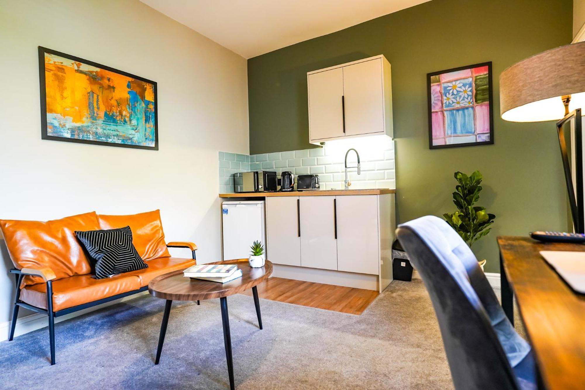 The Centre - - Contractor Friendly - Free Wifi - Smart Tv - Desk Space - Well Designed - Ideal For Long Work Apartment *