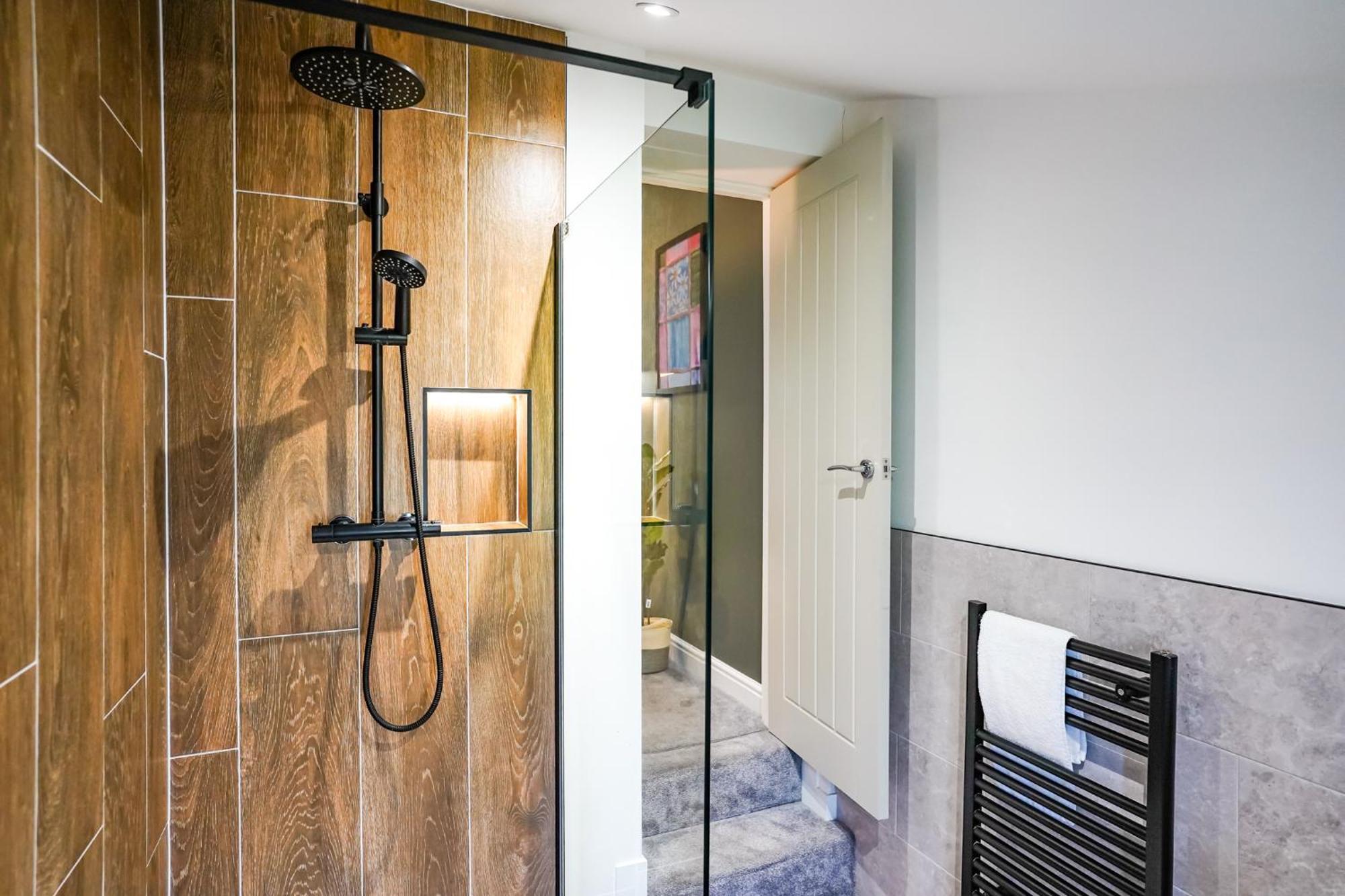 The Centre - - Contractor Friendly - Free Wifi - Smart Tv - Desk Space - Well Designed - Ideal For Long Work Peterborough