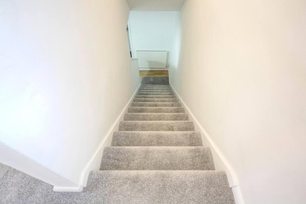 Delightful 4b For Leisure And Business Apartment Peterborough