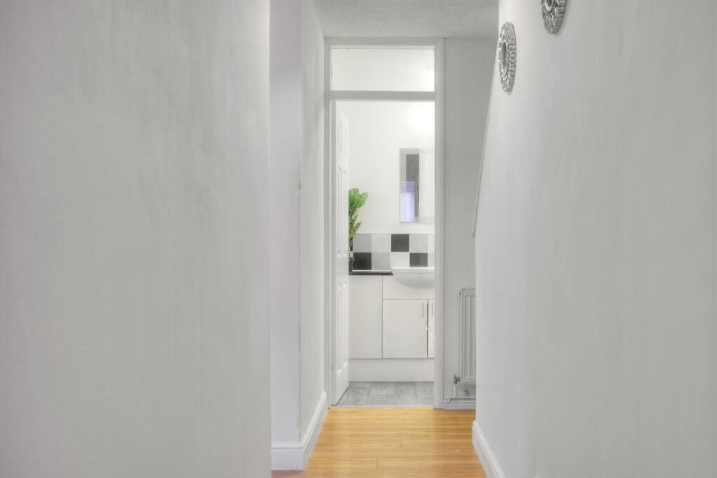 Delightful 4b For Leisure And Business Peterborough