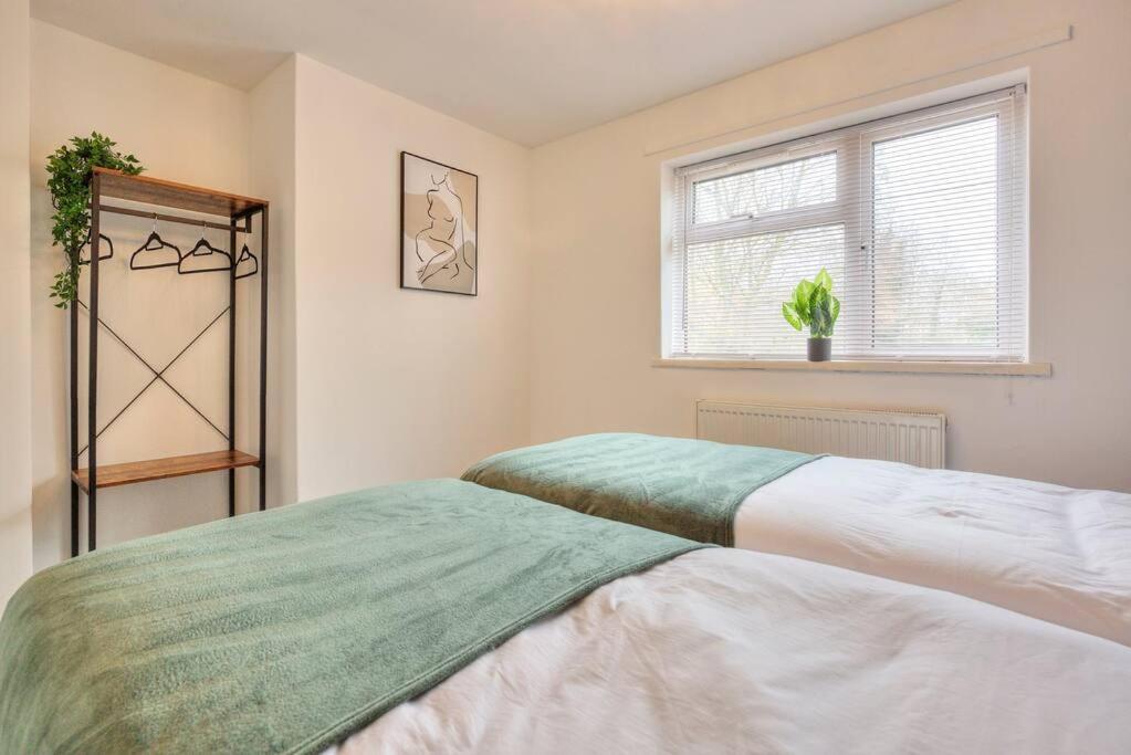 Delightful 4b For Leisure And Business * Peterborough
