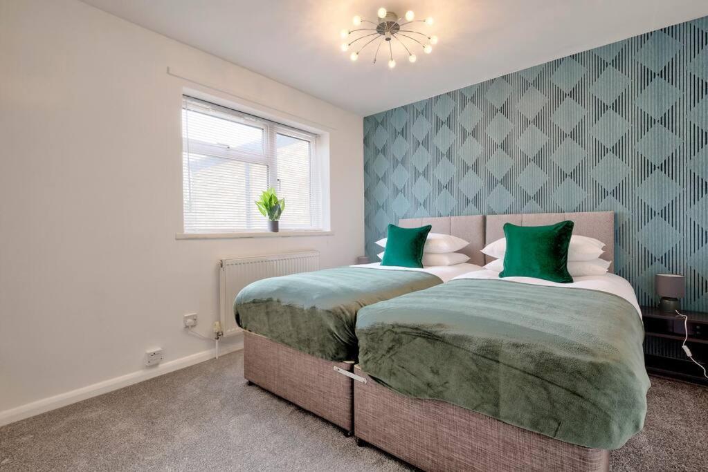 Delightful 4b For Leisure And Business Apartment Peterborough