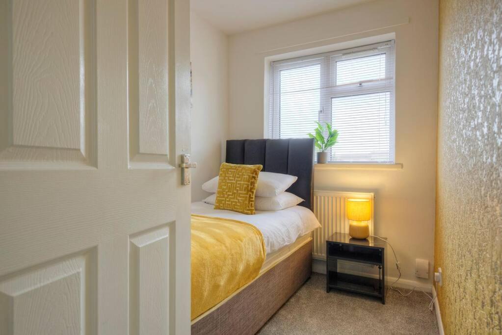 Delightful 4b For Leisure And Business * Peterborough