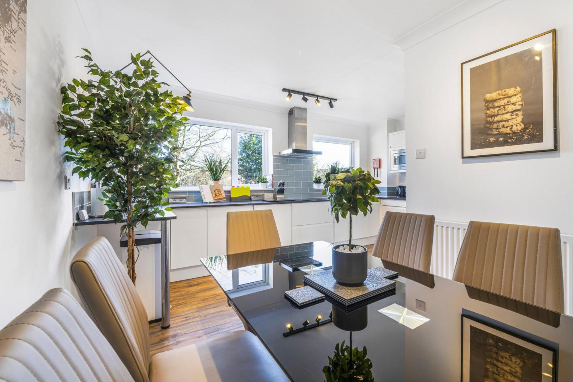 4 Bedroom Elegant House Near Center With Free Parking - Angus By Contractor Lettings