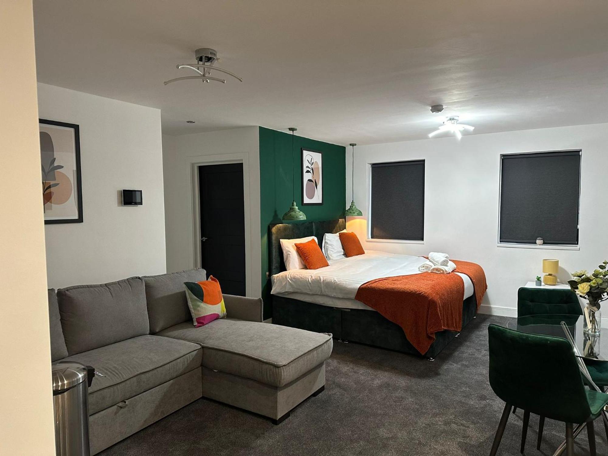 Studio & 1 Bedroom Apartments - Pe1 - Contractor Friendly - Free Parking - Sofa Beds - Sky Tv - Full Kitchen - Washer Dryer - Wifi