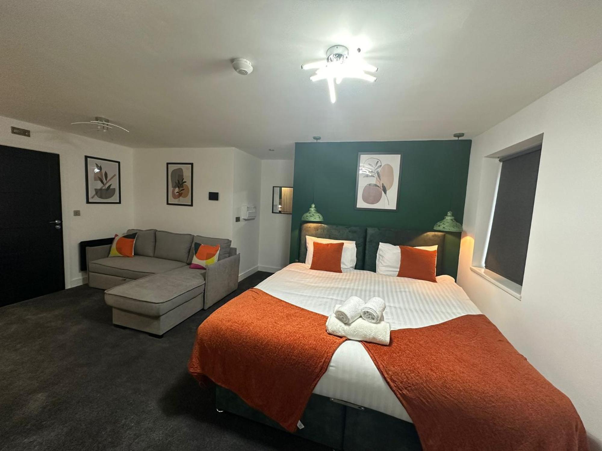 Studio & 1 Bedroom Apartments - Pe1 - Contractor Friendly - Free Parking - Sofa Beds - Sky Tv - Full Kitchen - Washer Dryer - Wifi Aparthotel