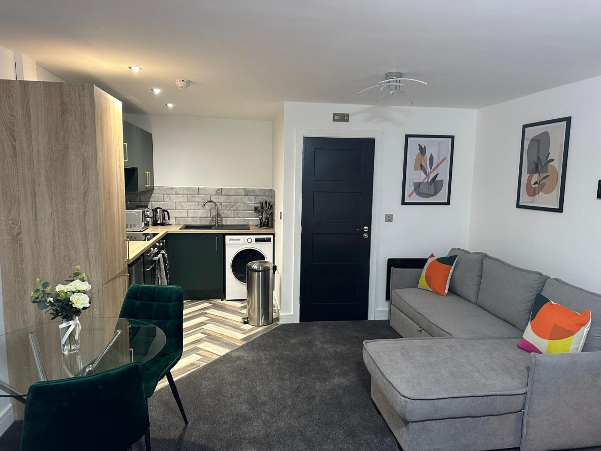 Studio & 1 Bedroom Apartments - Pe1 - Contractor Friendly - Free Parking - Sofa Beds - Sky Tv - Full Kitchen - Washer Dryer - Wifi *