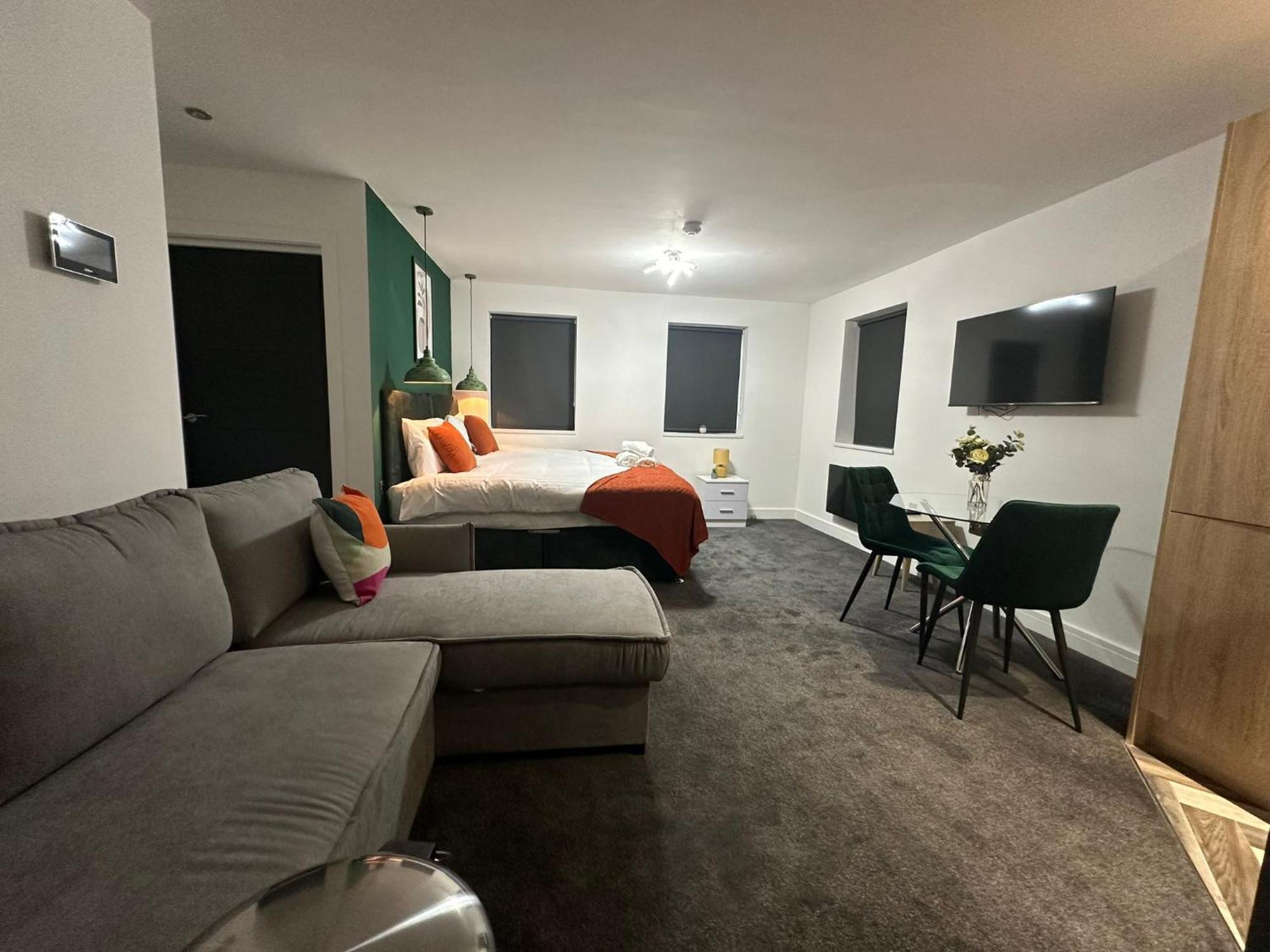 Studio & 1 Bedroom Apartments - Pe1 - Contractor Friendly - Free Parking - Sofa Beds - Sky Tv - Full Kitchen - Washer Dryer - Wifi Aparthotel