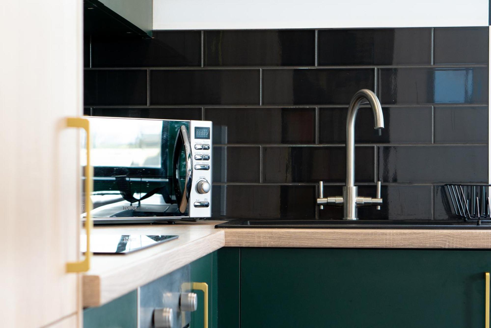 Studio & 1 Bedroom Apartments - Pe1 - Contractor Friendly - Free Parking - Sofa Beds - Sky Tv - Full Kitchen - Washer Dryer - Wifi Aparthotel