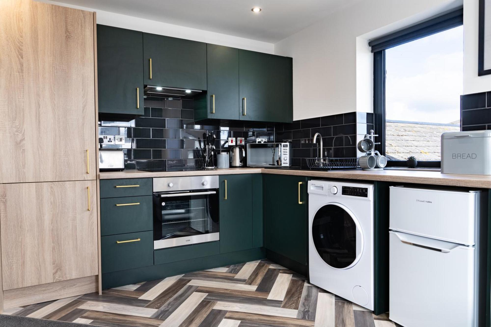 Studio & 1 Bedroom Apartments - Pe1 - Contractor Friendly - Free Parking - Sofa Beds - Sky Tv - Full Kitchen - Washer Dryer - Wifi Peterborough