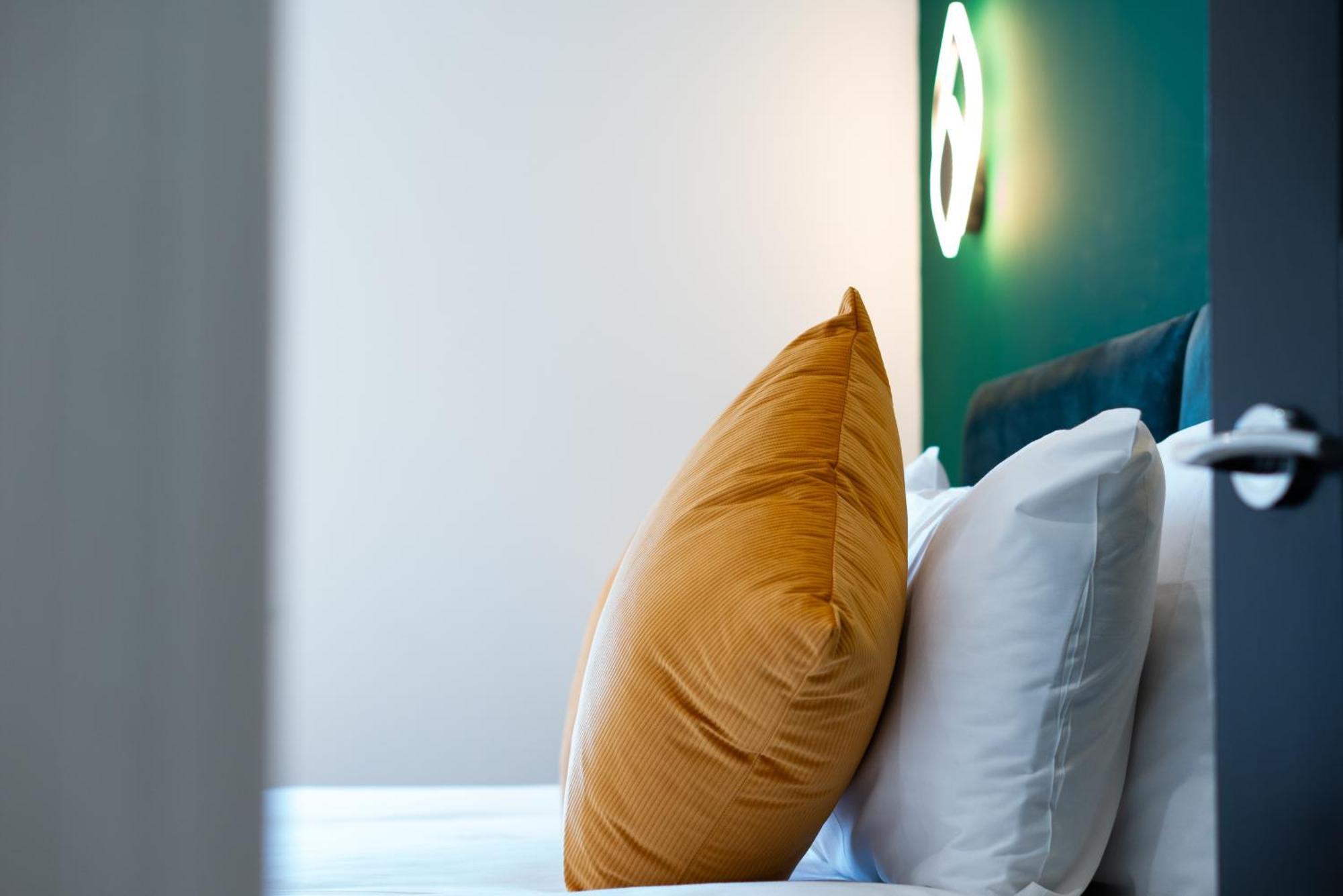 Studio & 1 Bedroom Apartments - Pe1 - Contractor Friendly - Free Parking - Sofa Beds - Sky Tv - Full Kitchen - Washer Dryer - Wifi Aparthotel Peterborough