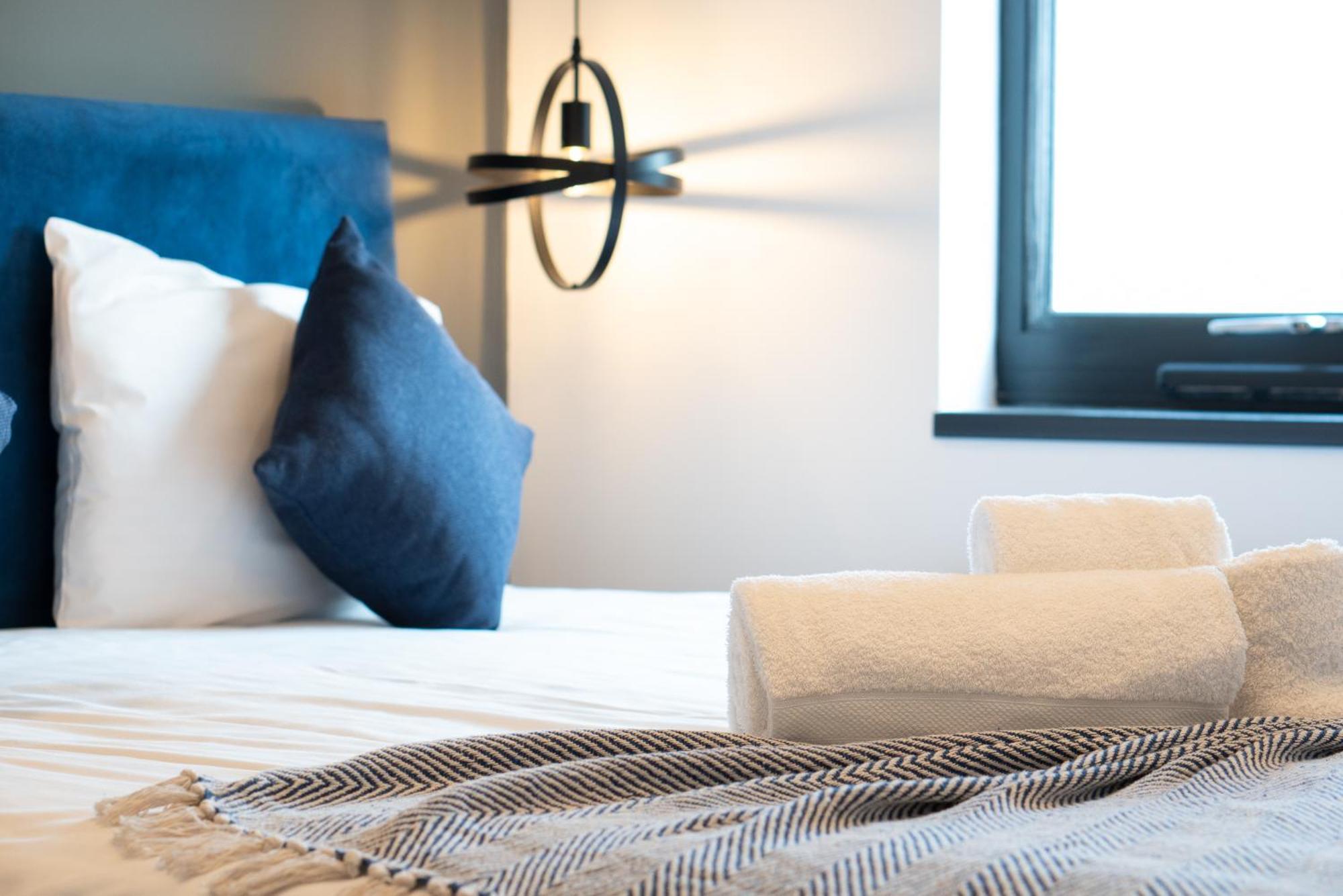 Studio & 1 Bedroom Apartments - Pe1 - Contractor Friendly - Free Parking - Sofa Beds - Sky Tv - Full Kitchen - Washer Dryer - Wifi * Peterborough