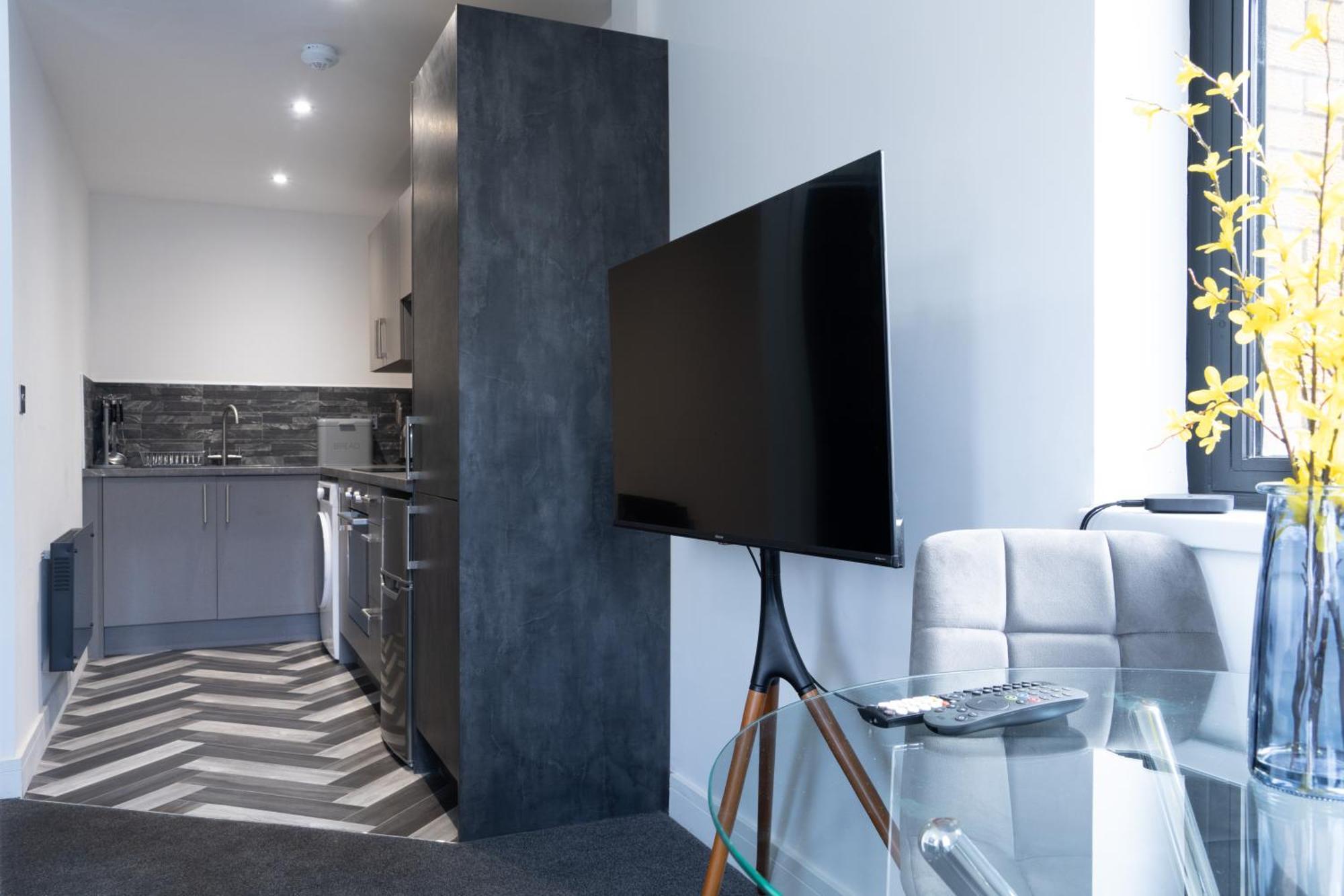 Studio & 1 Bedroom Apartments - Pe1 - Contractor Friendly - Free Parking - Sofa Beds - Sky Tv - Full Kitchen - Washer Dryer - Wifi