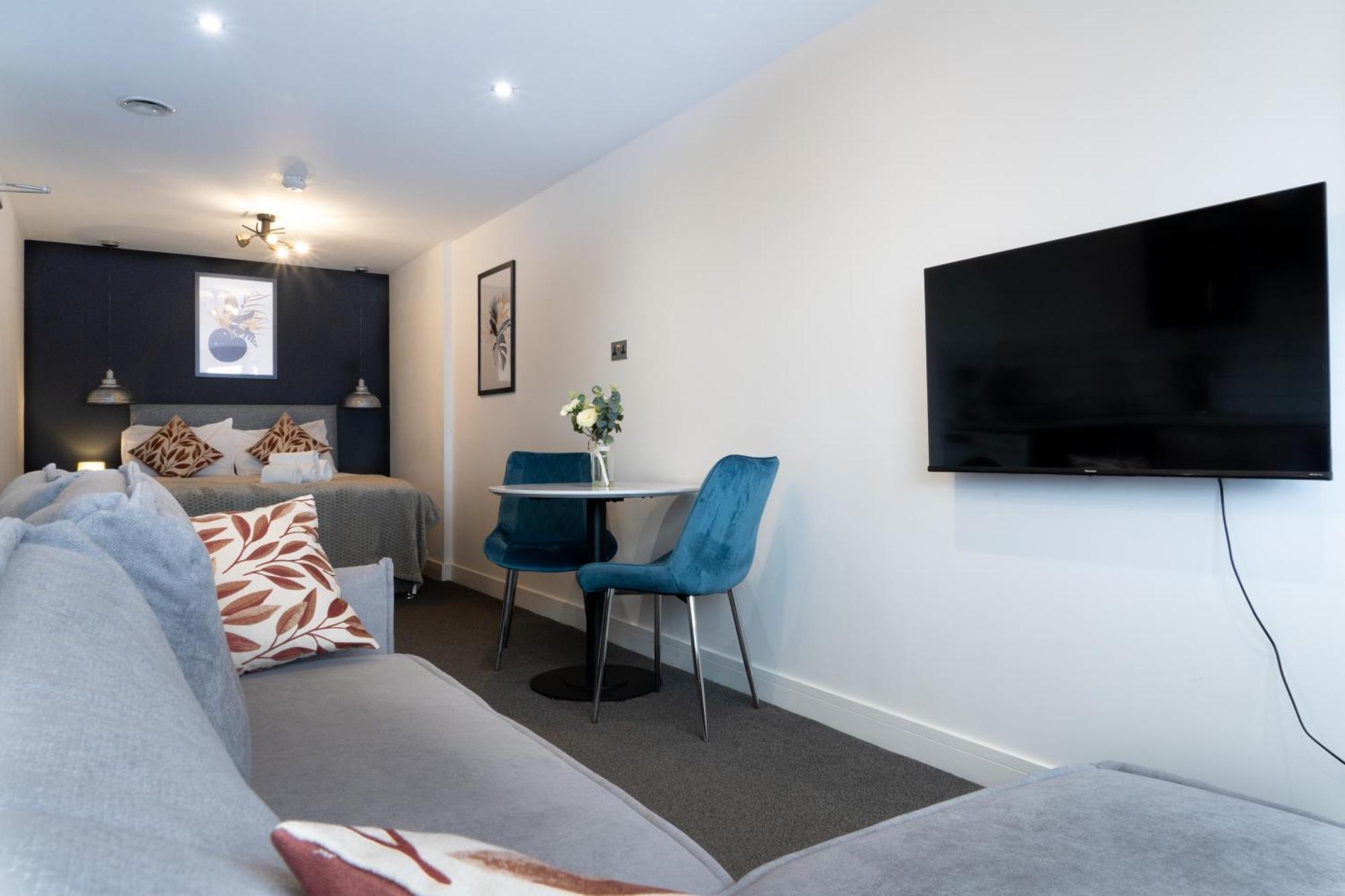 Studio & 1 Bedroom Apartments - Pe1 - Contractor Friendly - Free Parking - Sofa Beds - Sky Tv - Full Kitchen - Washer Dryer - Wifi Aparthotel