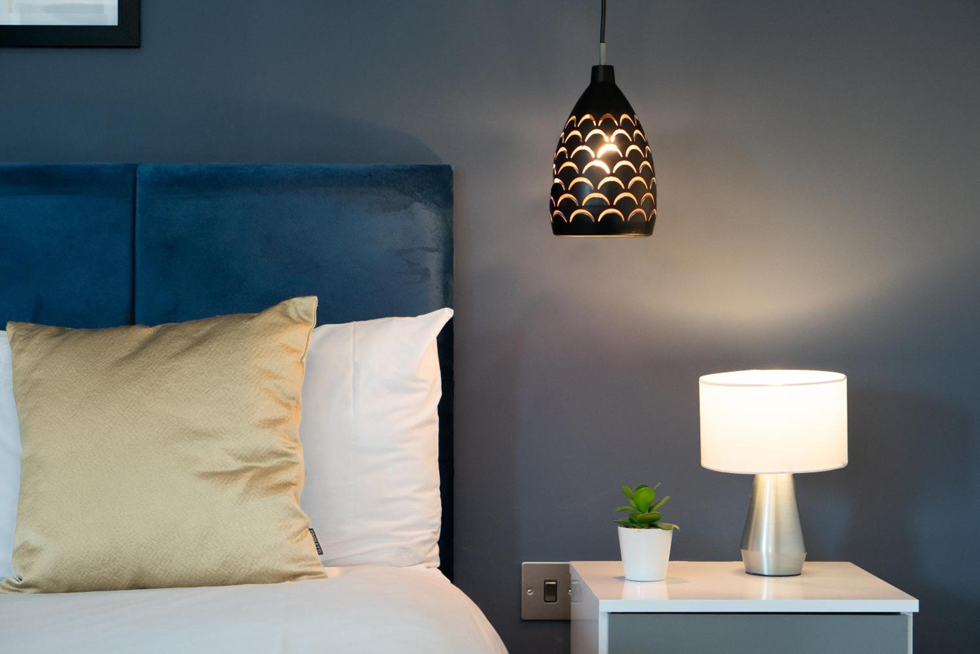 Studio & 1 Bedroom Apartments - Pe1 - Contractor Friendly - Free Parking - Sofa Beds - Sky Tv - Full Kitchen - Washer Dryer - Wifi