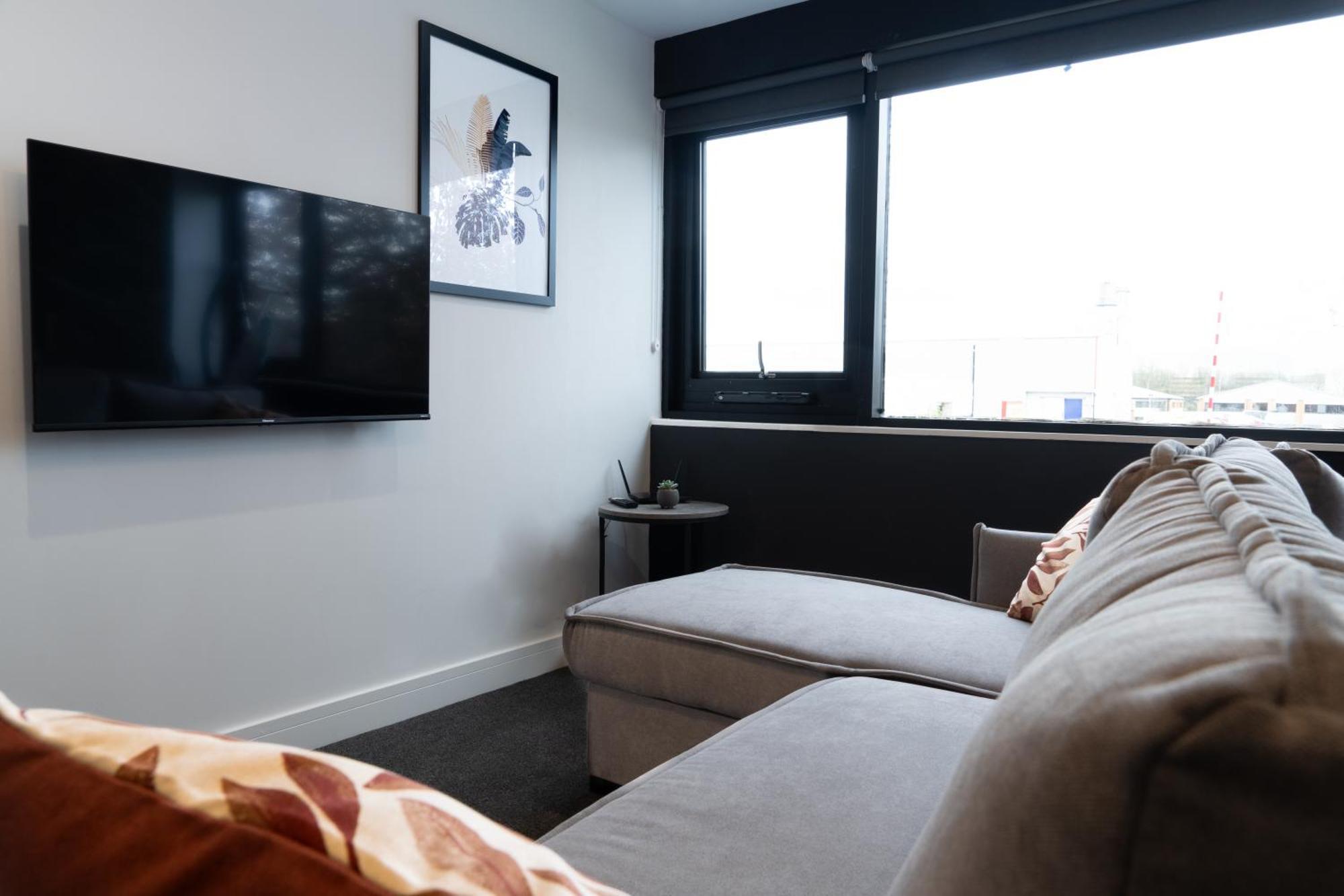 Studio & 1 Bedroom Apartments - Pe1 - Contractor Friendly - Free Parking - Sofa Beds - Sky Tv - Full Kitchen - Washer Dryer - Wifi Aparthotel