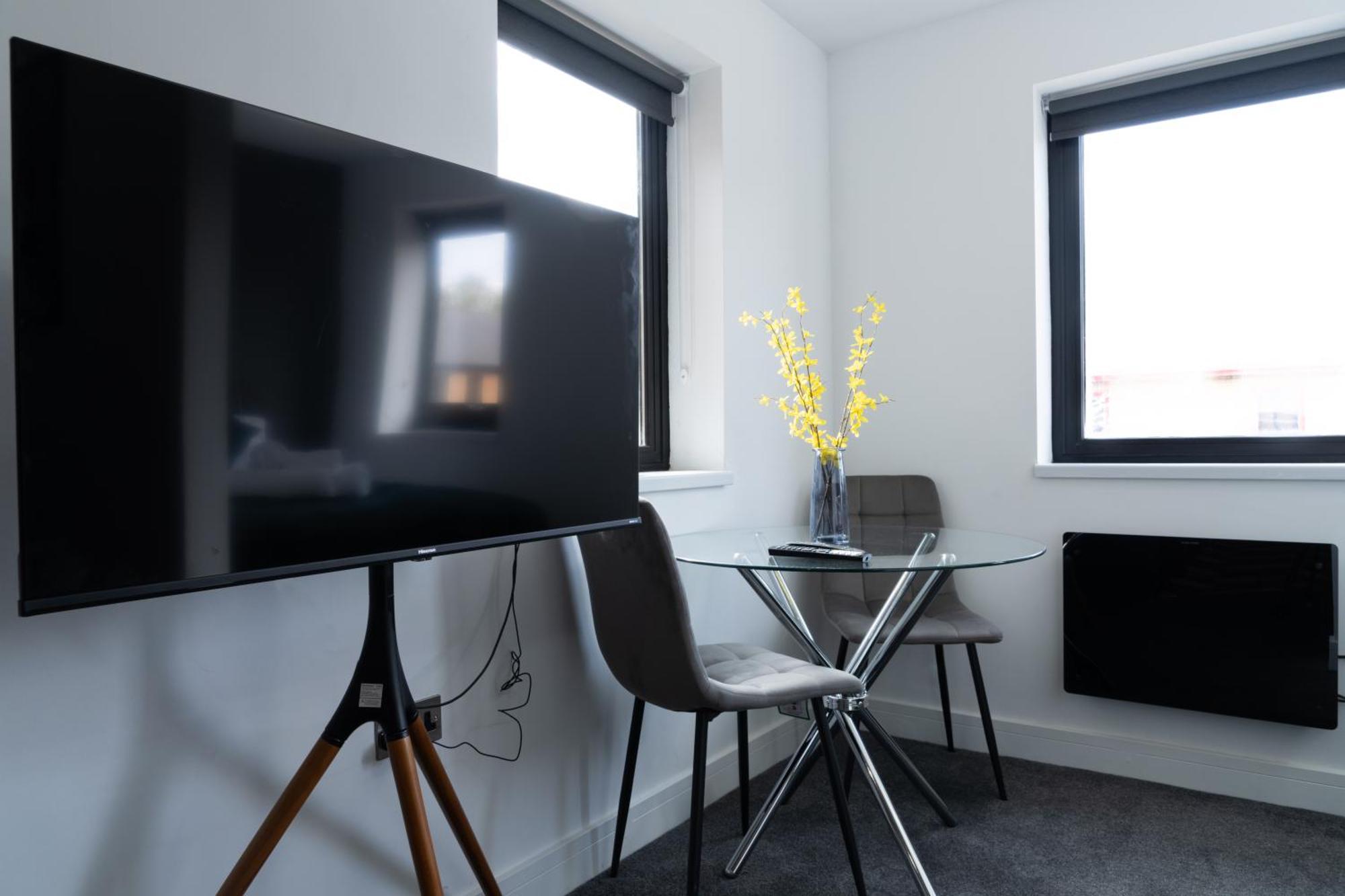Aparthotel Studio & 1 Bedroom Apartments - Pe1 - Contractor Friendly - Free Parking - Sofa Beds - Sky Tv - Full Kitchen - Washer Dryer - Wifi