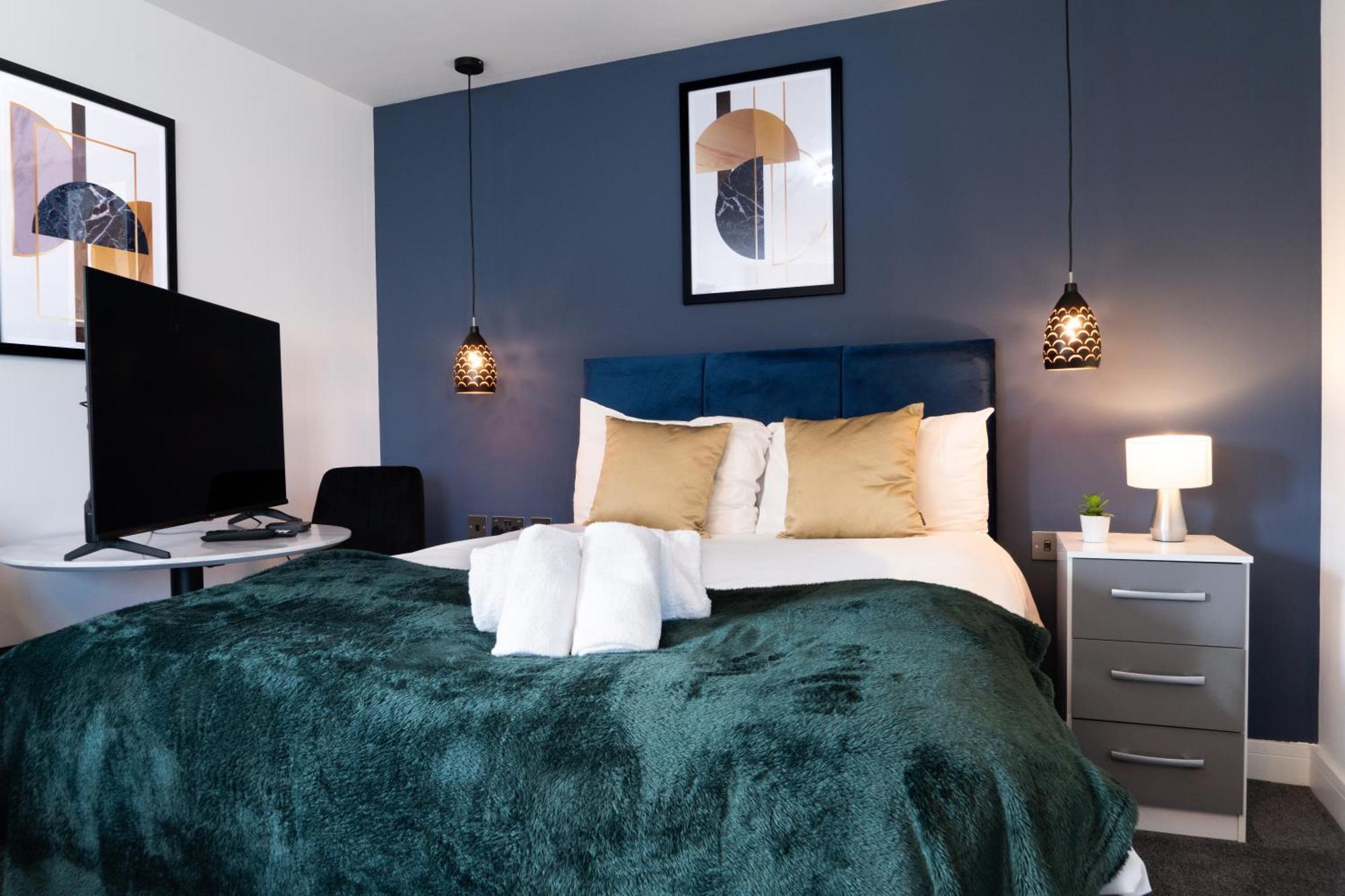 Studio & 1 Bedroom Apartments - Pe1 - Contractor Friendly - Free Parking - Sofa Beds - Sky Tv - Full Kitchen - Washer Dryer - Wifi