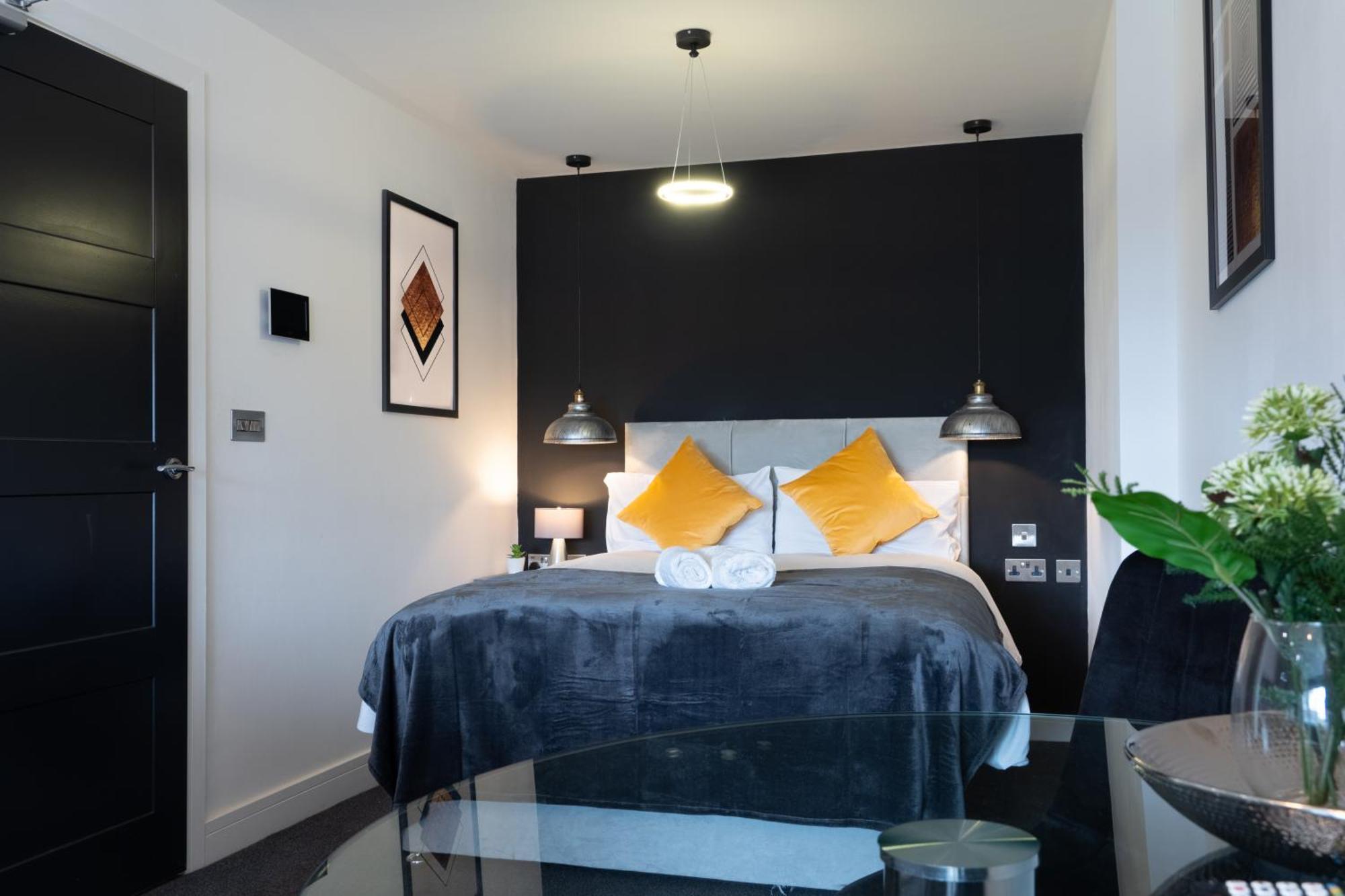 Aparthotel Studio & 1 Bedroom Apartments - Pe1 - Contractor Friendly - Free Parking - Sofa Beds - Sky Tv - Full Kitchen - Washer Dryer - Wifi Peterborough