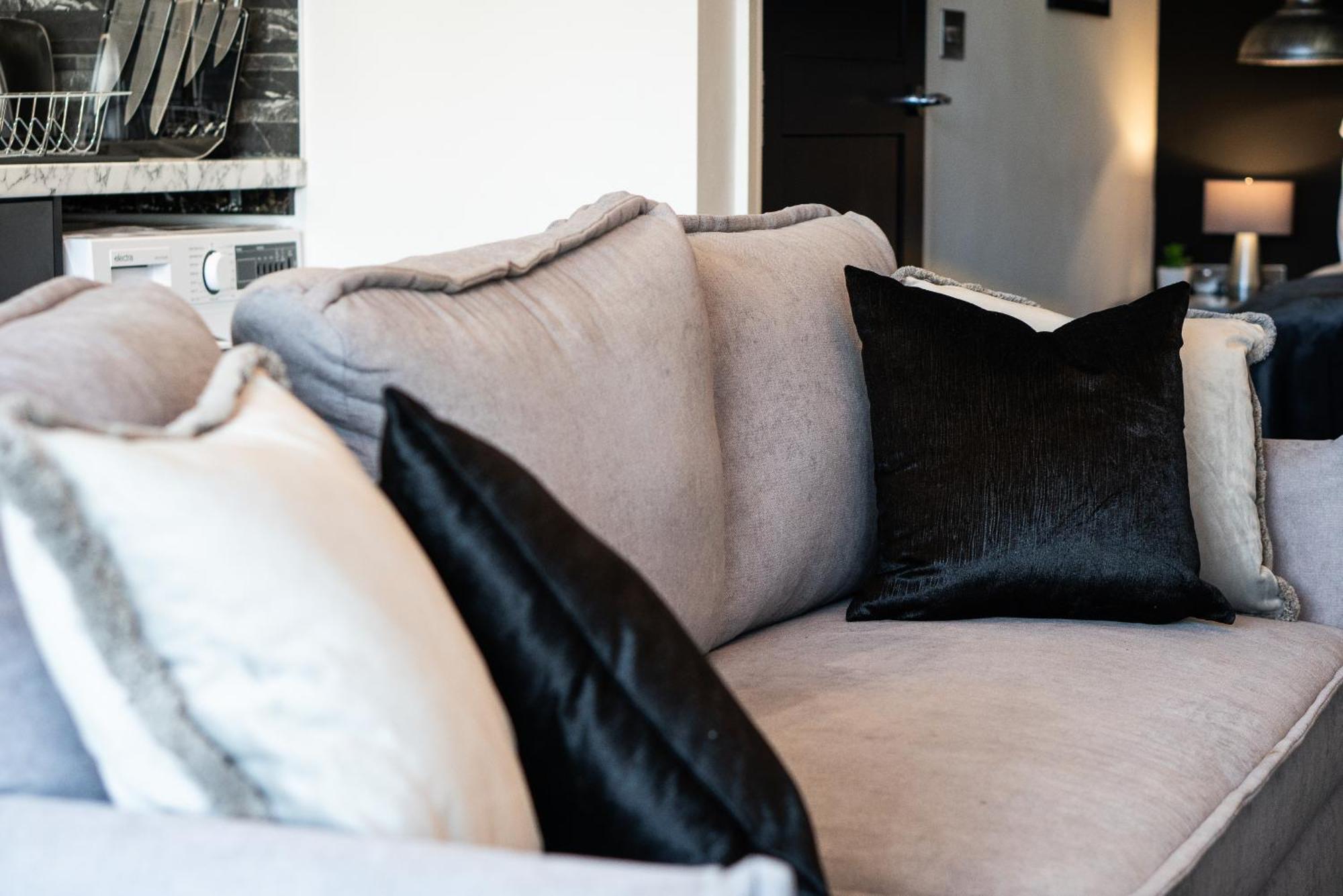 Studio & 1 Bedroom Apartments - Pe1 - Contractor Friendly - Free Parking - Sofa Beds - Sky Tv - Full Kitchen - Washer Dryer - Wifi Aparthotel