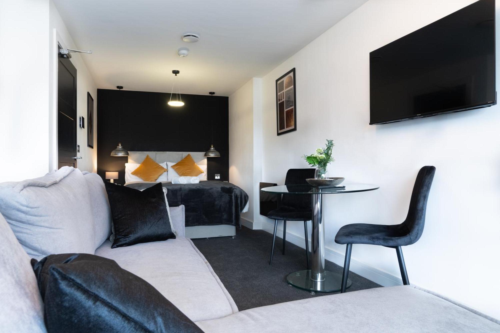 Aparthotel Studio & 1 Bedroom Apartments - Pe1 - Contractor Friendly - Free Parking - Sofa Beds - Sky Tv - Full Kitchen - Washer Dryer - Wifi