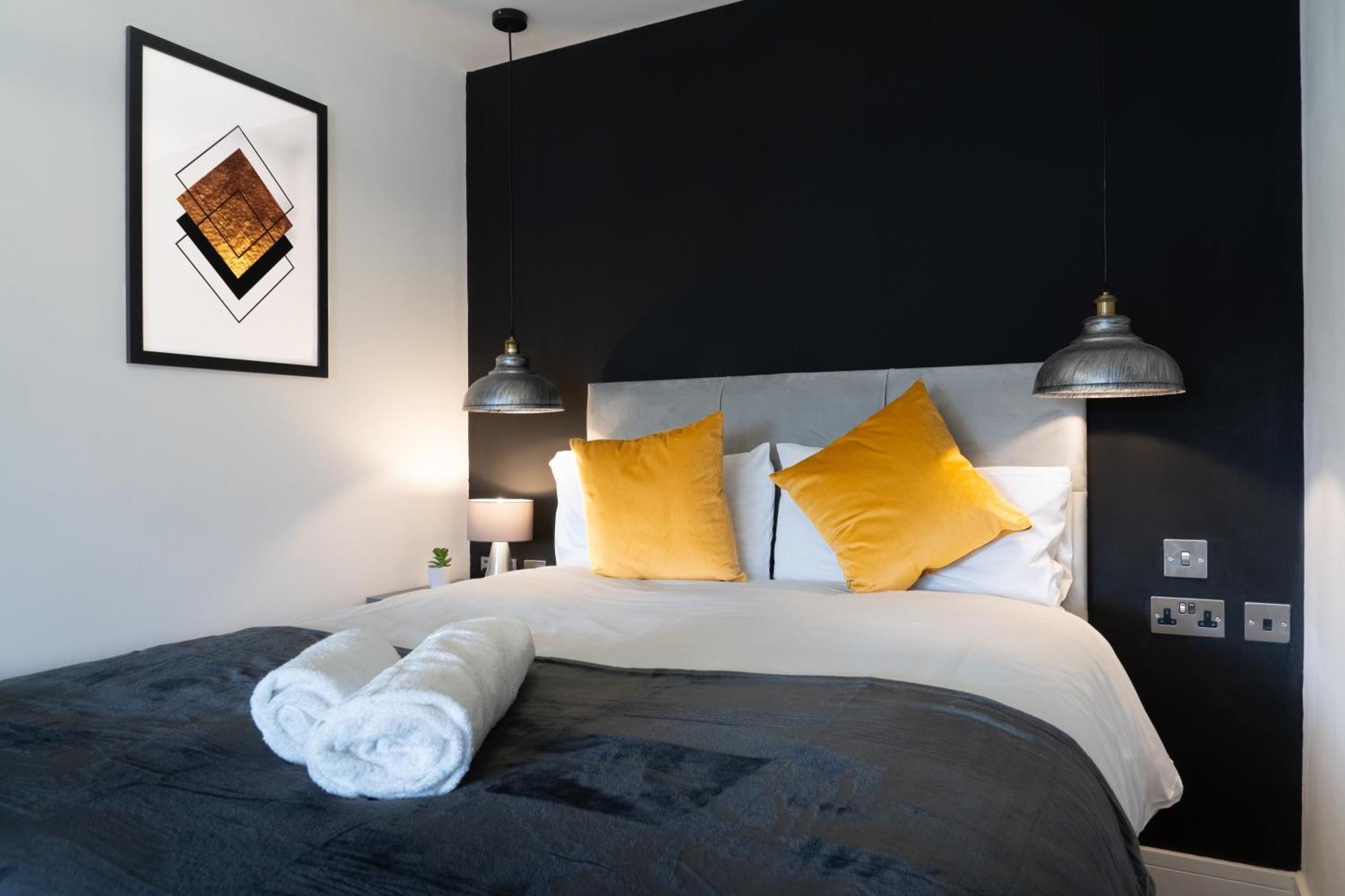 Studio & 1 Bedroom Apartments - Pe1 - Contractor Friendly - Free Parking - Sofa Beds - Sky Tv - Full Kitchen - Washer Dryer - Wifi *
