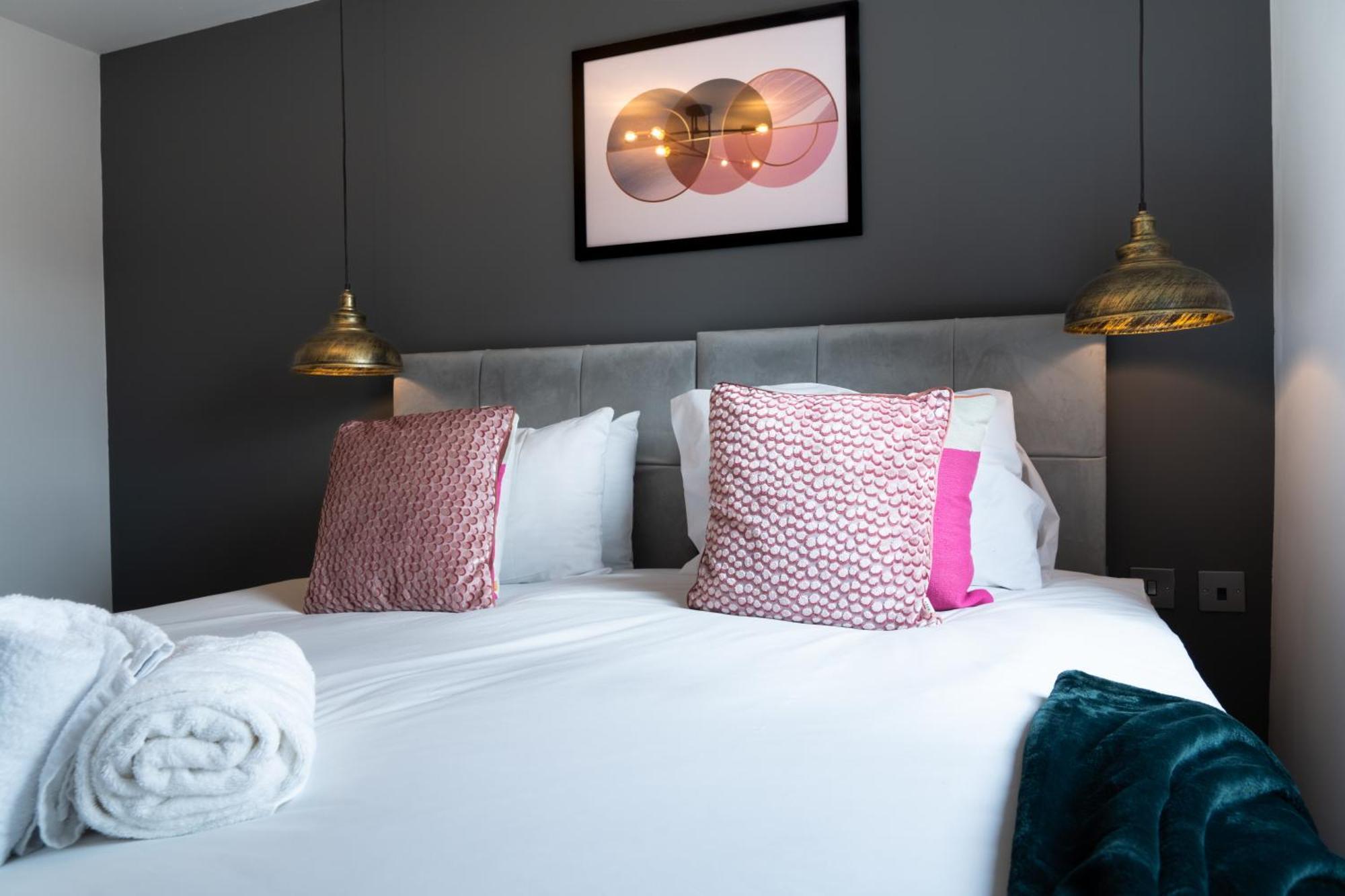 Aparthotel Studio & 1 Bedroom Apartments - Pe1 - Contractor Friendly - Free Parking - Sofa Beds - Sky Tv - Full Kitchen - Washer Dryer - Wifi *