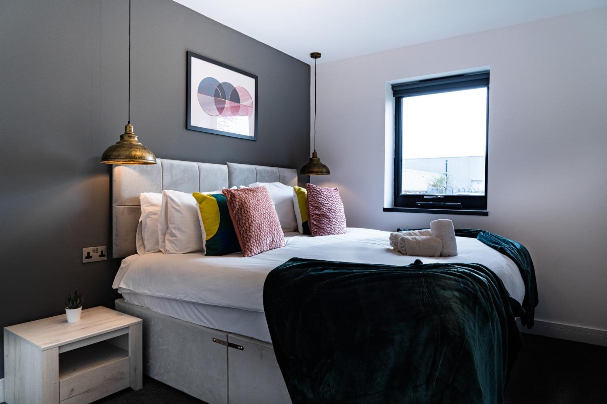 Studio & 1 Bedroom Apartments - Pe1 - Contractor Friendly - Free Parking - Sofa Beds - Sky Tv - Full Kitchen - Washer Dryer - Wifi * Peterborough