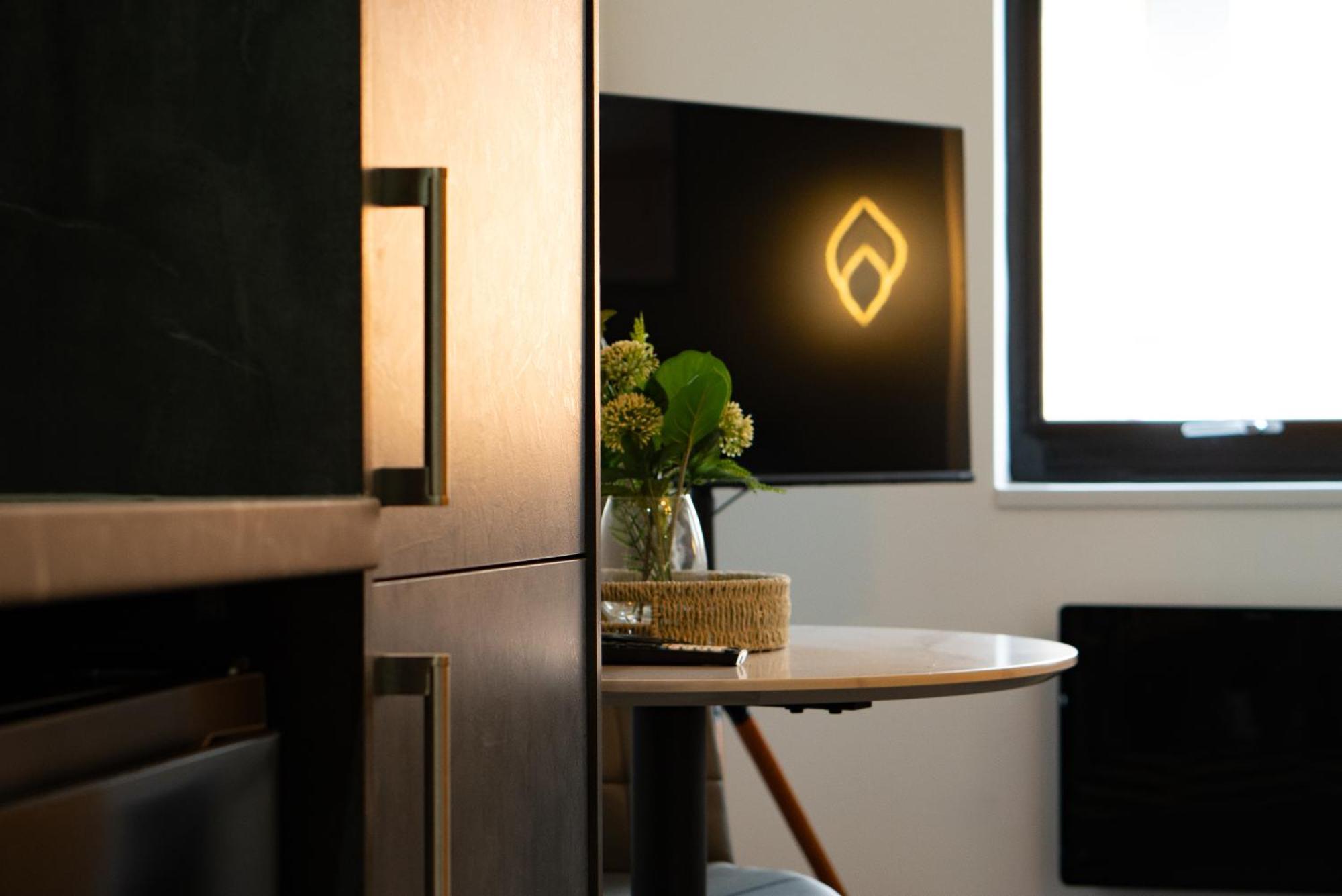 Studio & 1 Bedroom Apartments - Pe1 - Contractor Friendly - Free Parking - Sofa Beds - Sky Tv - Full Kitchen - Washer Dryer - Wifi Aparthotel