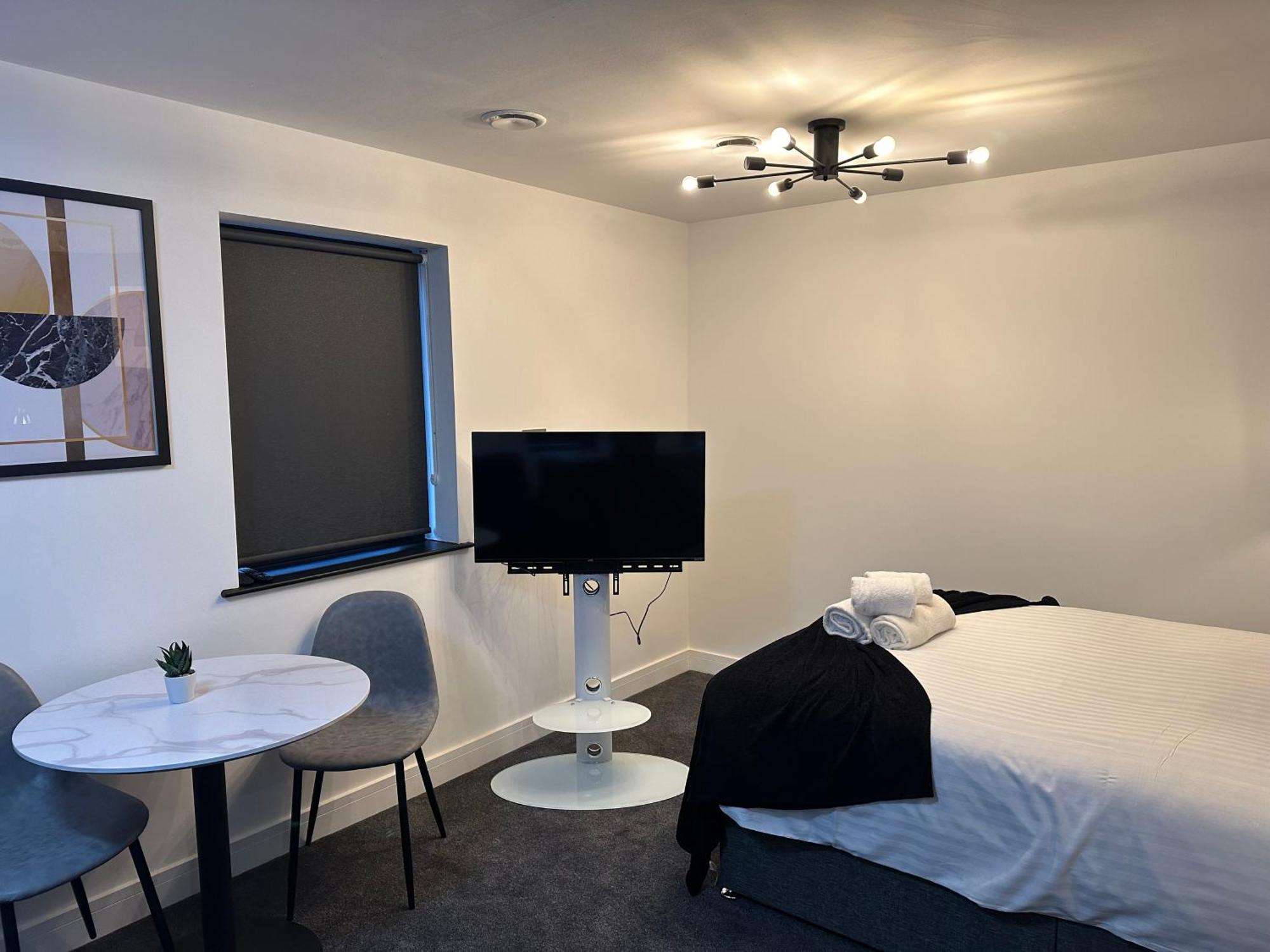 Studio & 1 Bedroom Apartments - Pe1 - Contractor Friendly - Free Parking - Sofa Beds - Sky Tv - Full Kitchen - Washer Dryer - Wifi