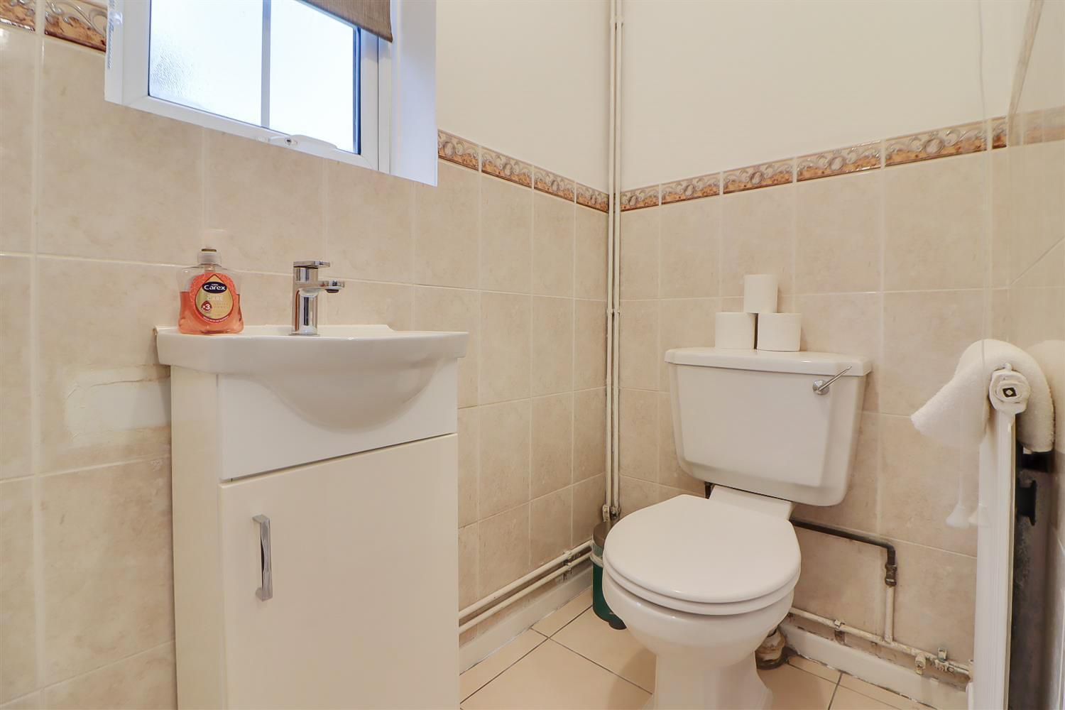 Spacious 5-bedroom Home, Sleeps 9, Near Hospital With Driveway Parking * Peterborough