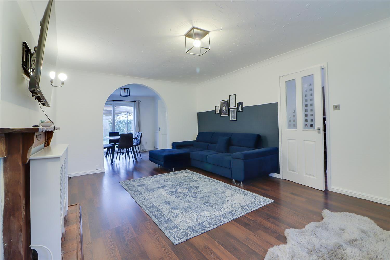 Spacious 5-bedroom Home, Sleeps 9, Near Hospital With Driveway Parking Holiday home