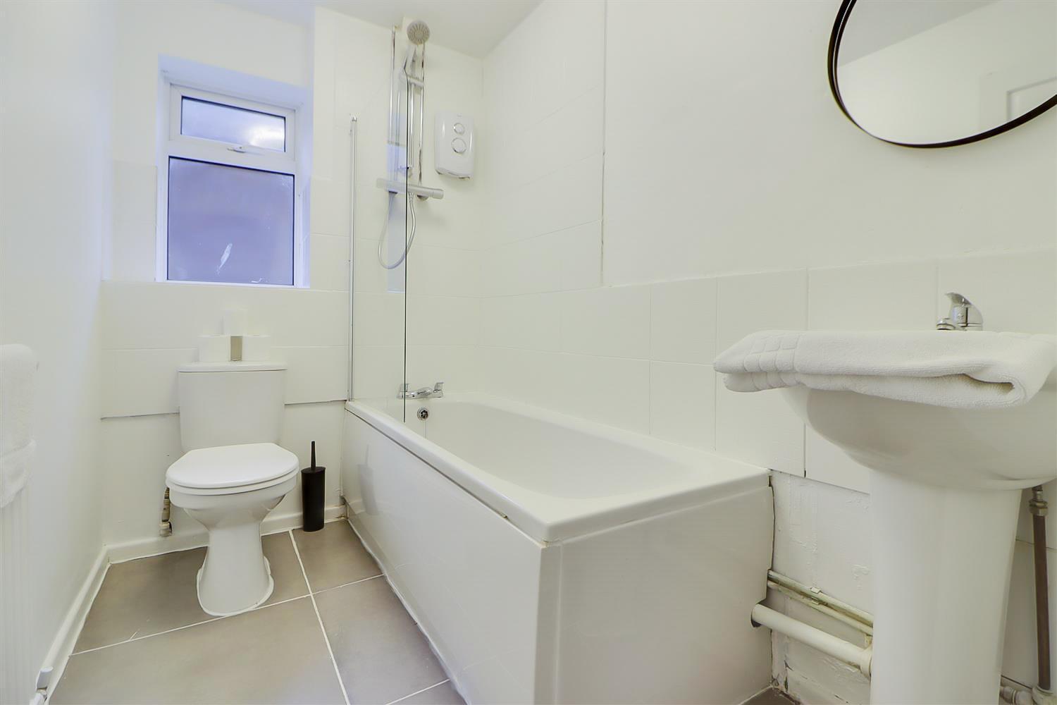 Holiday home Spacious 5-bedroom Home, Sleeps 9, Near Hospital With Driveway Parking Peterborough