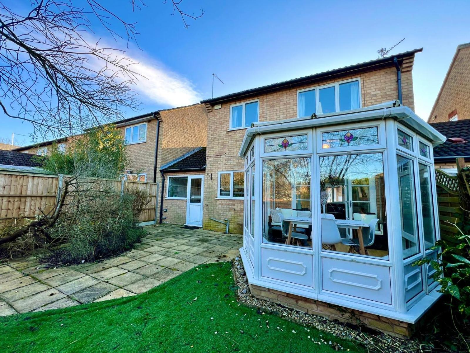 J&j 5 Bedroom Detached House In With Parking Holiday home *