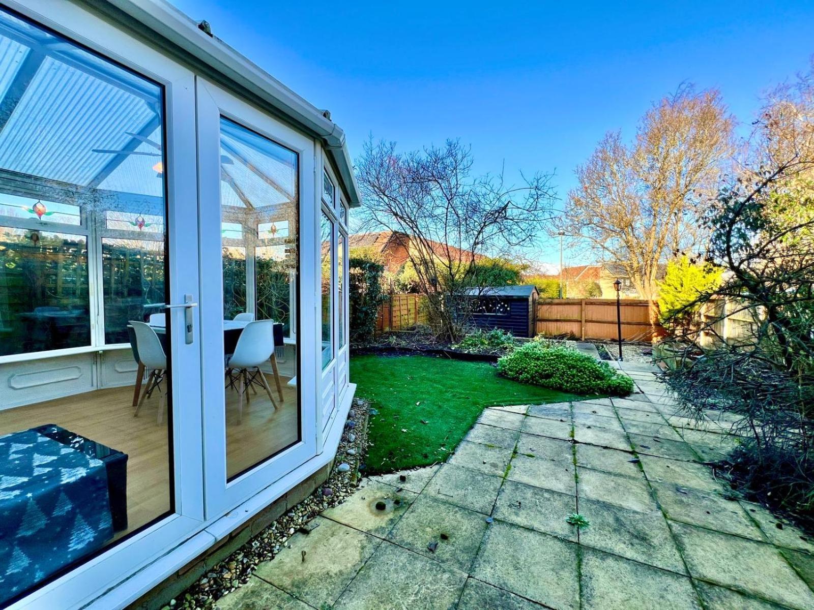 J&j 5 Bedroom Detached House In With Parking Holiday home Peterborough