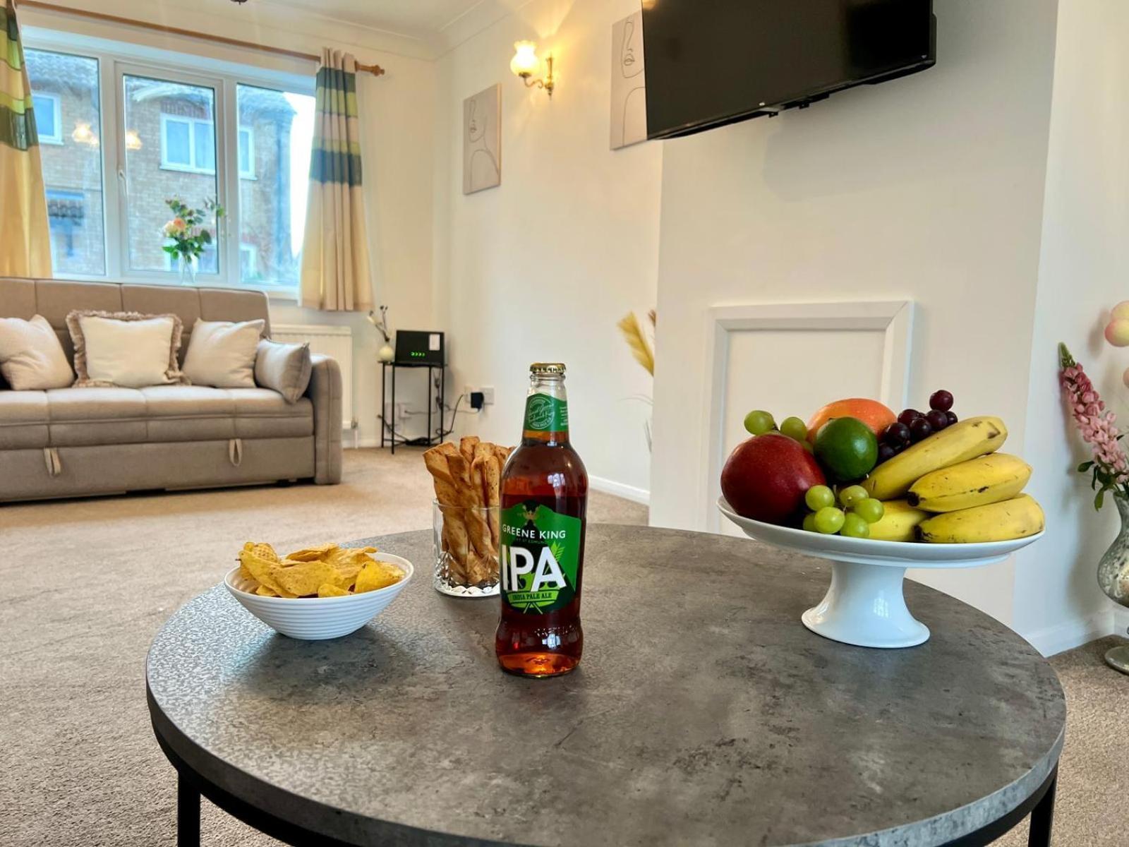 Holiday home J&j 5 Bedroom Detached House In With Parking