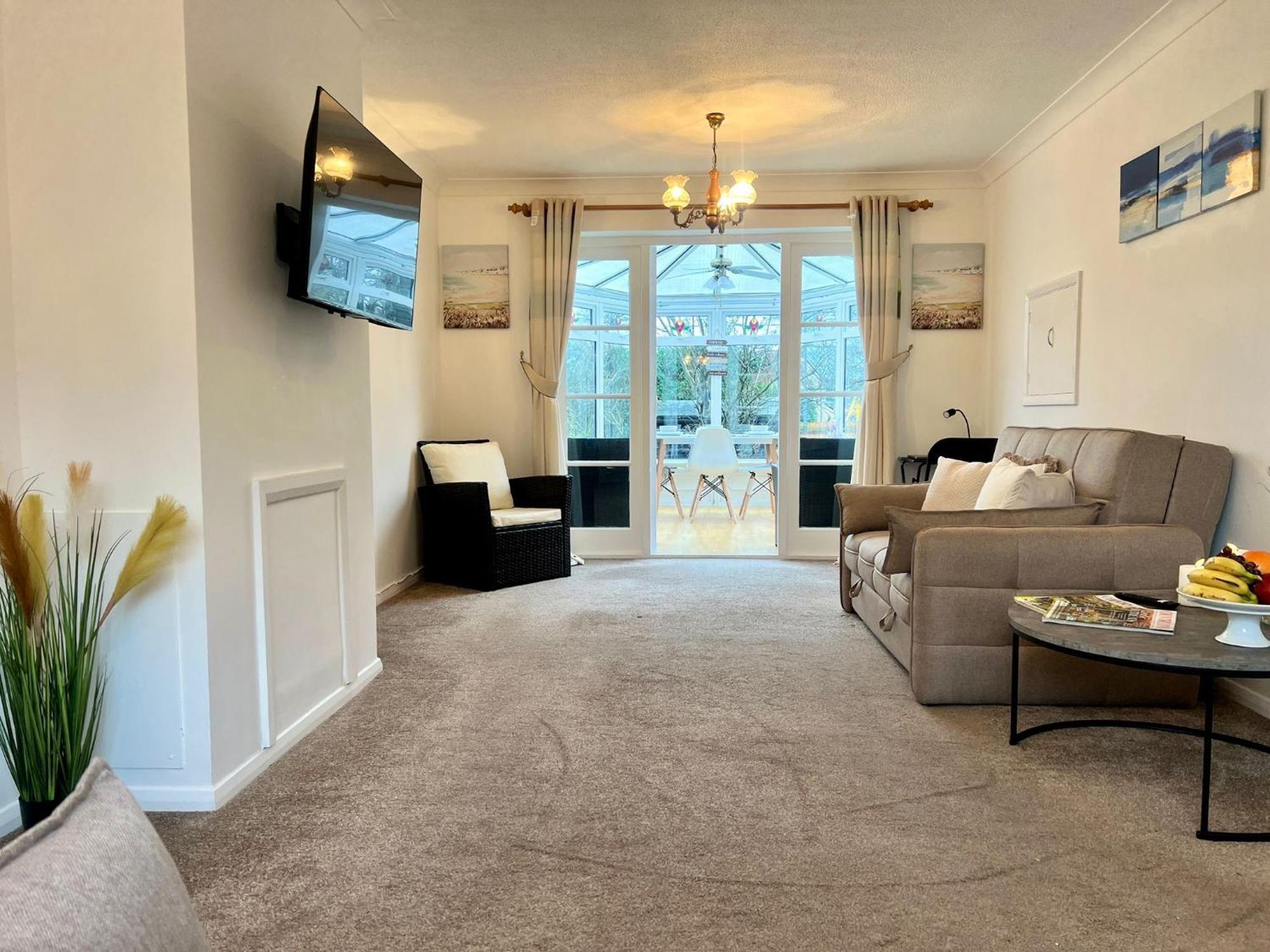 Holiday home J&j 5 Bedroom Detached House In With Parking *