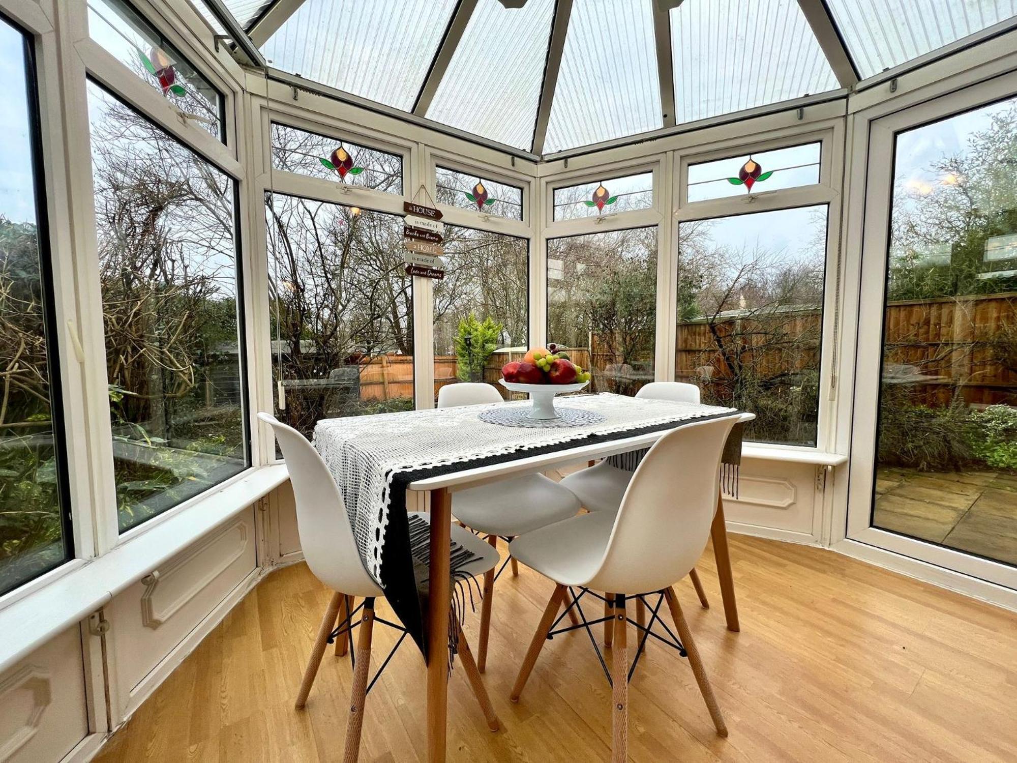 J&j 5 Bedroom Detached House In With Parking * Peterborough