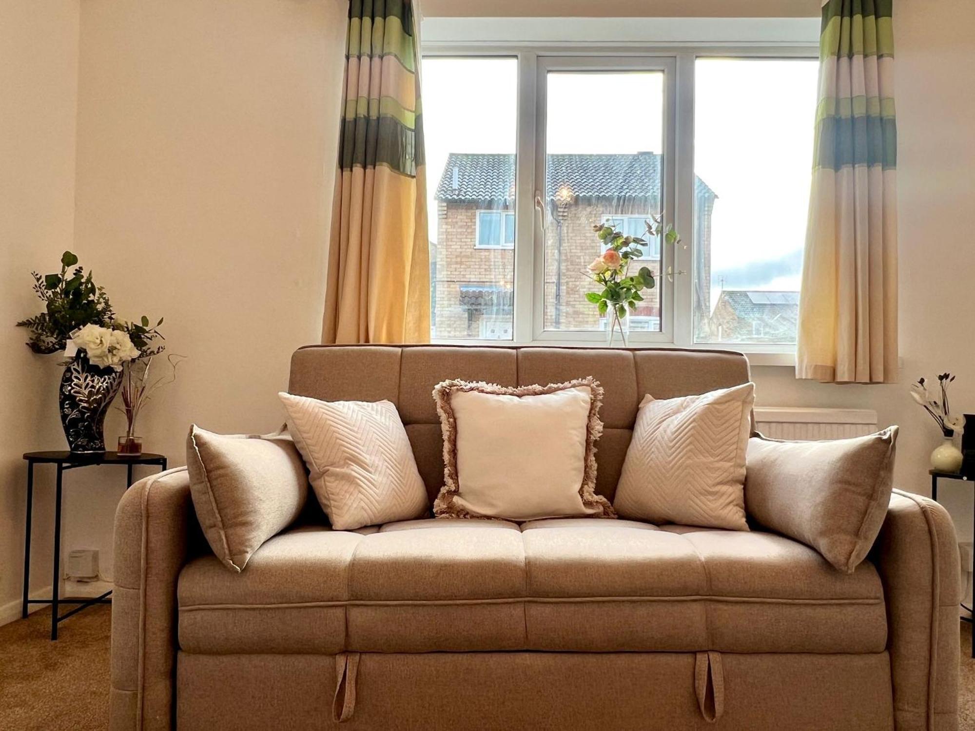Holiday home J&j 5 Bedroom Detached House In With Parking