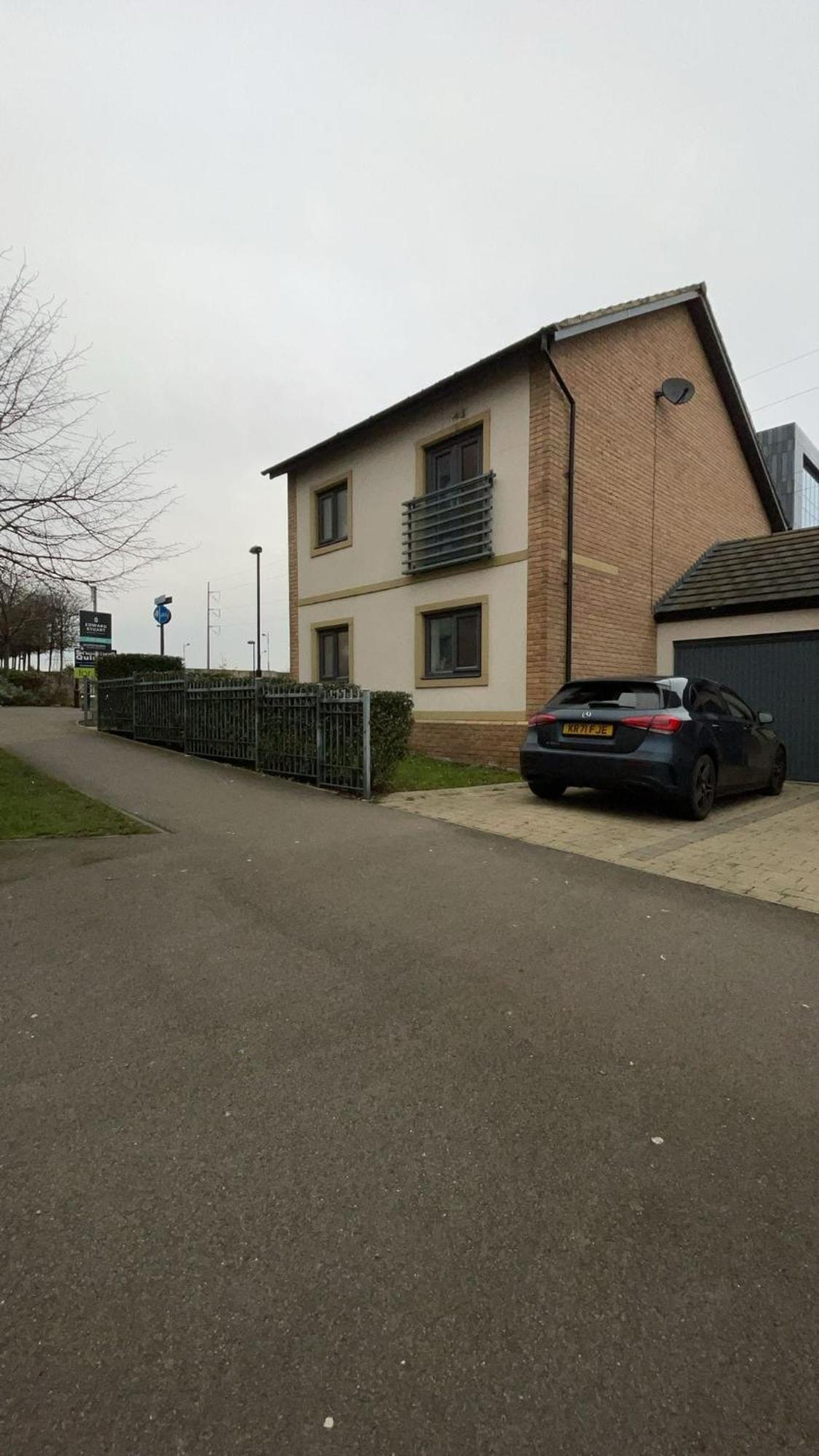 Apartment Spacious & Modern 3 Bed House *