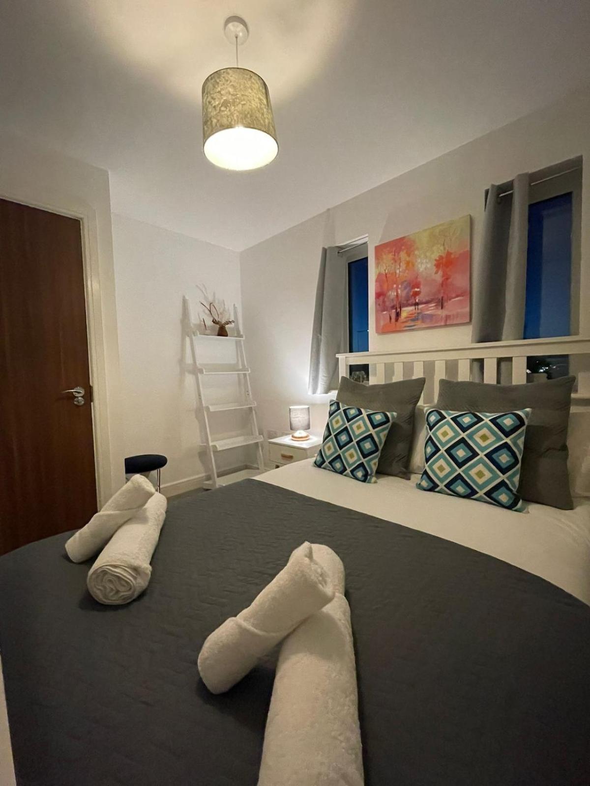 Spacious & Modern 3 Bed House Peterborough
