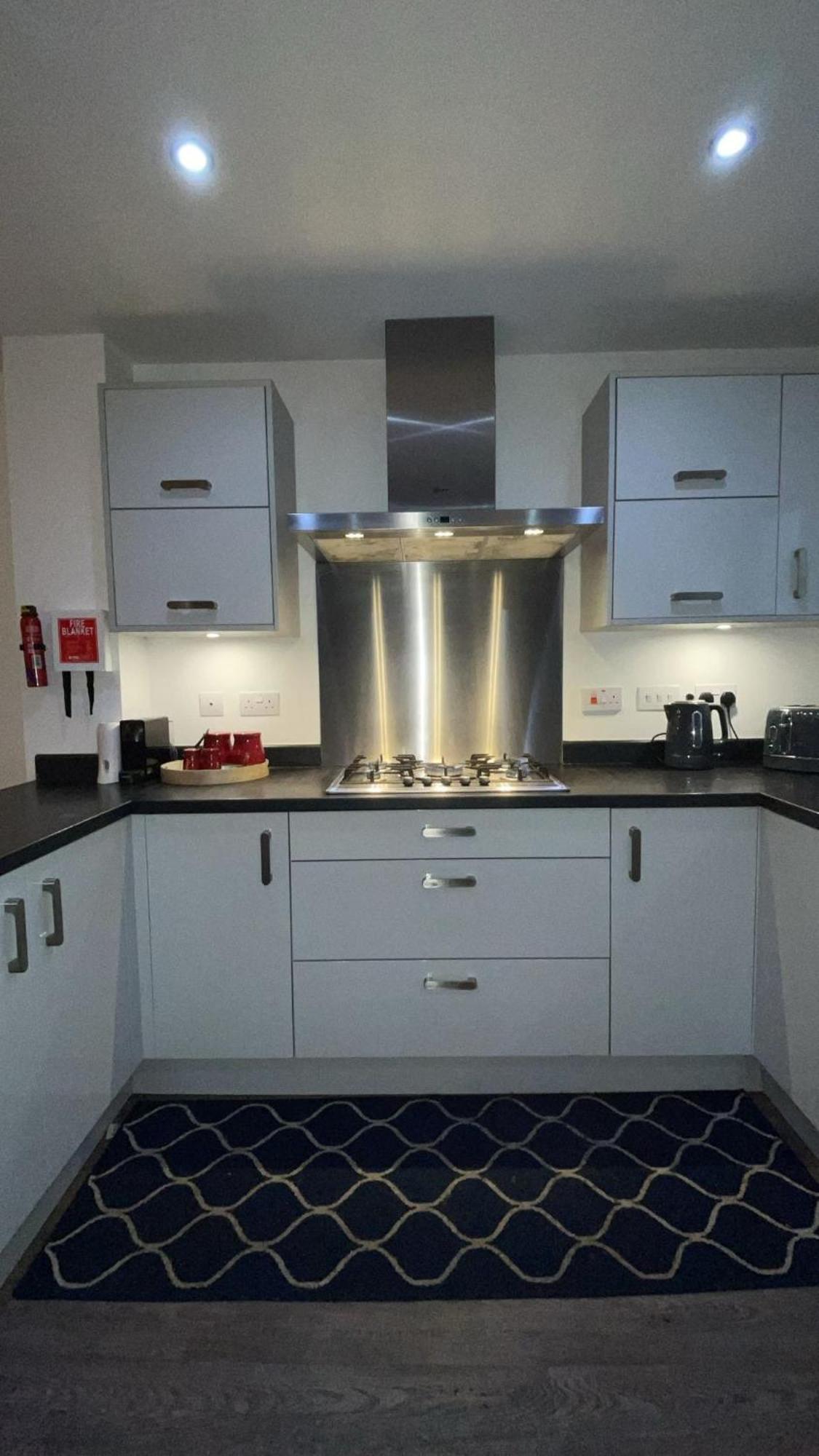 Spacious & Modern 3 Bed House