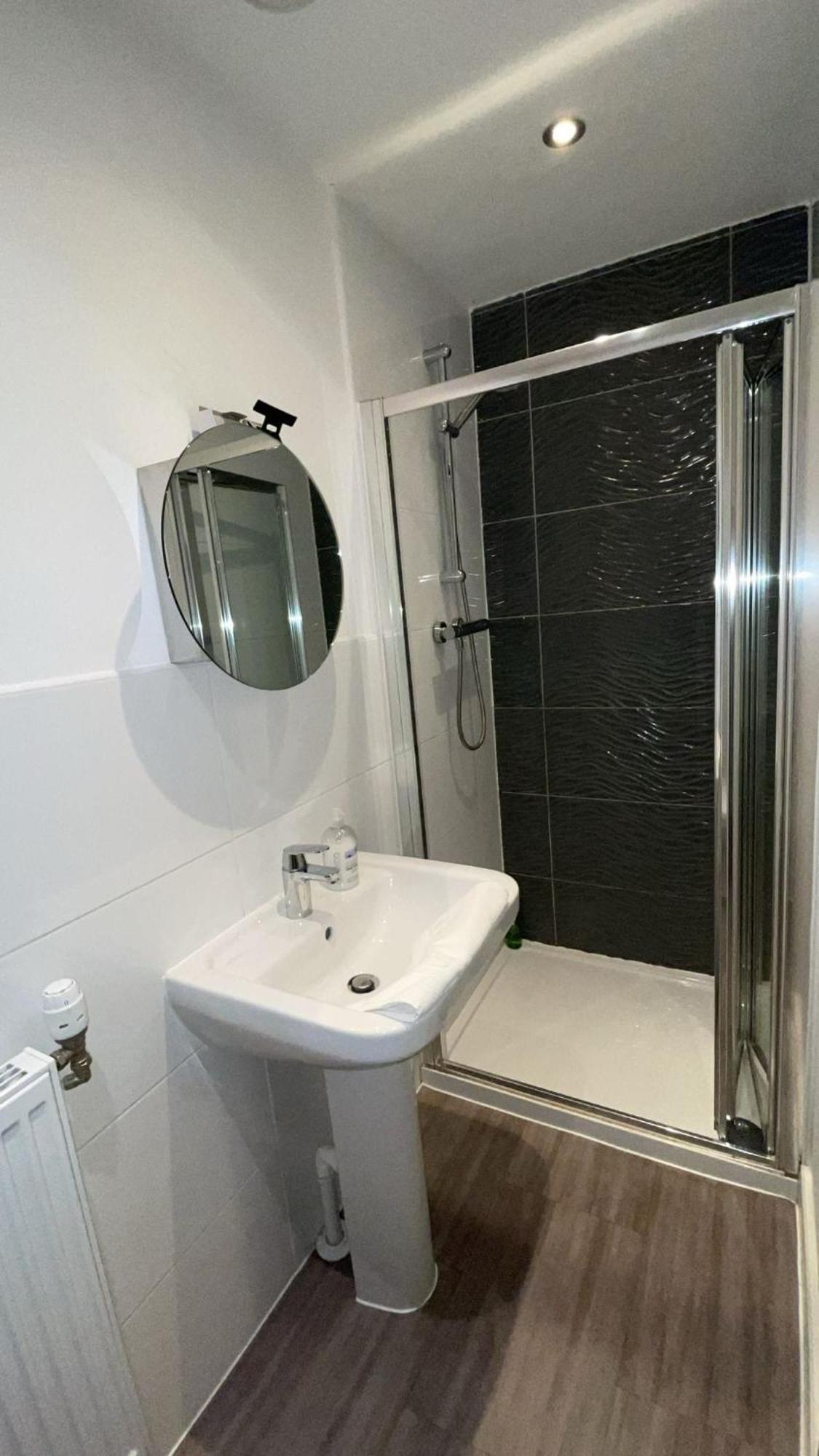 Spacious & Modern 3 Bed House * Peterborough