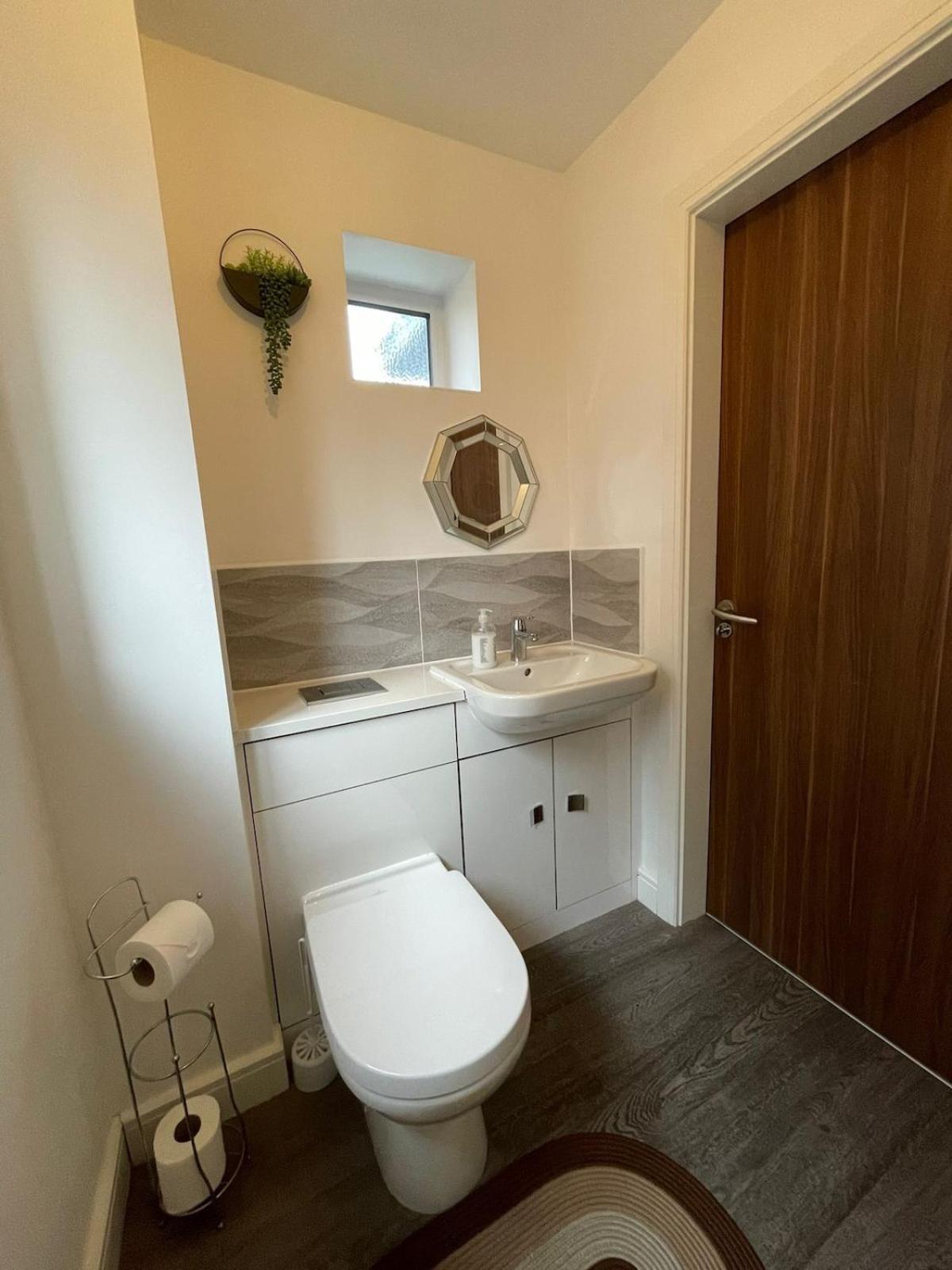 Spacious & Modern 3 Bed House Peterborough