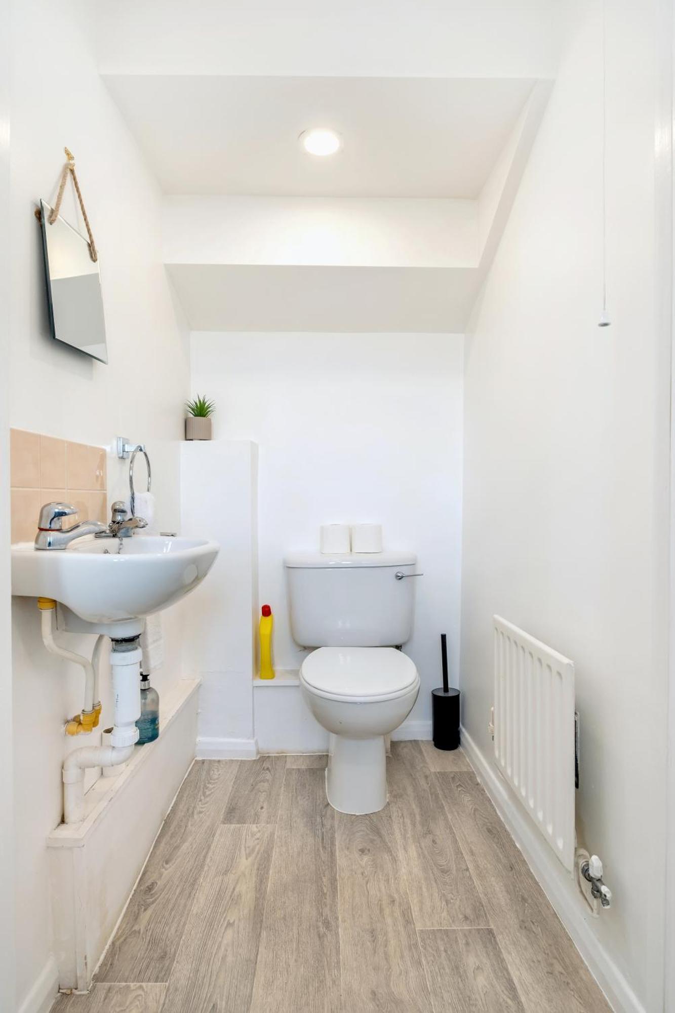 2 Bed House In - Sleeps 4 Holiday home Peterborough