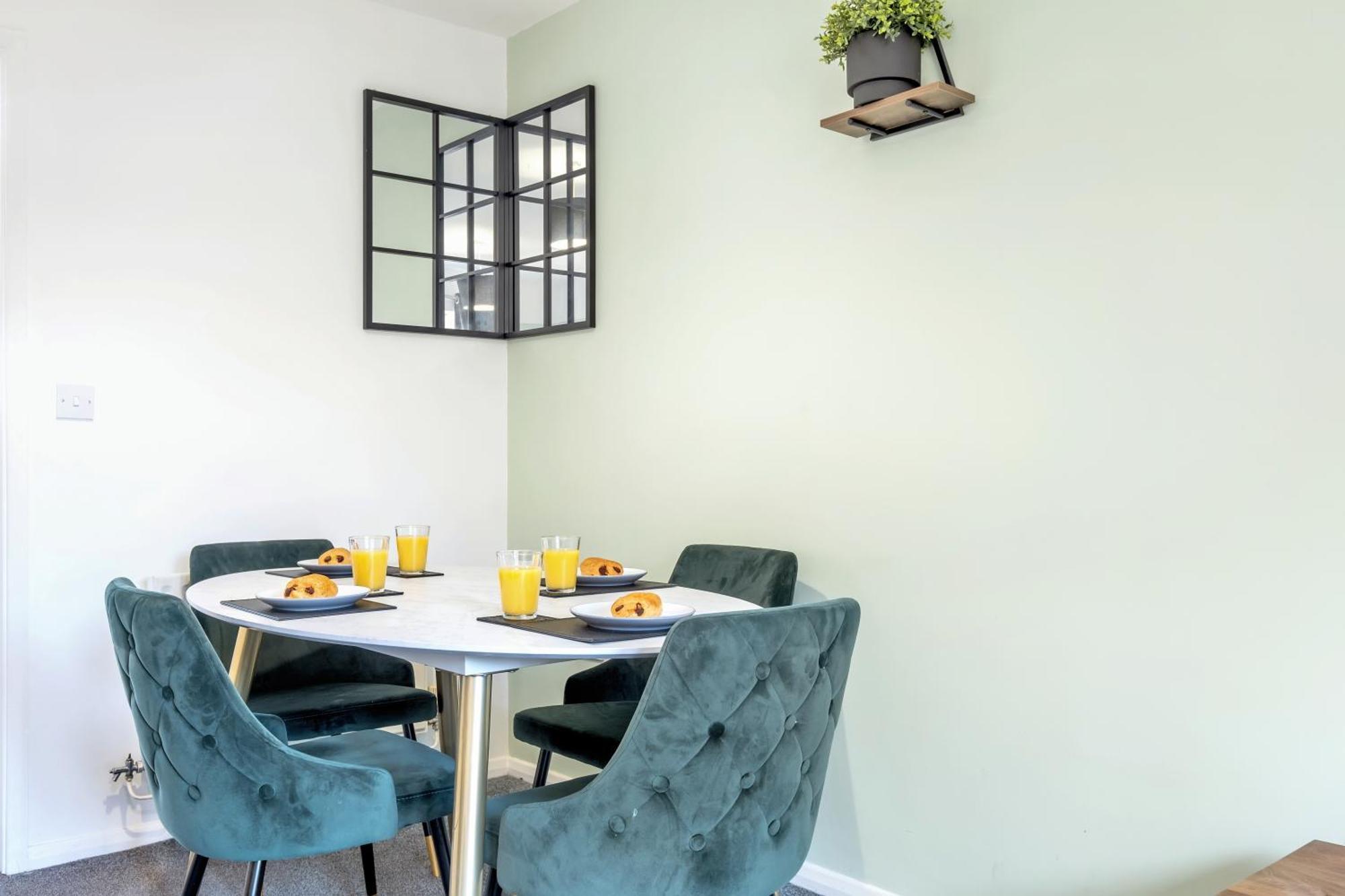 2 Bed House In - Sleeps 4 Peterborough
