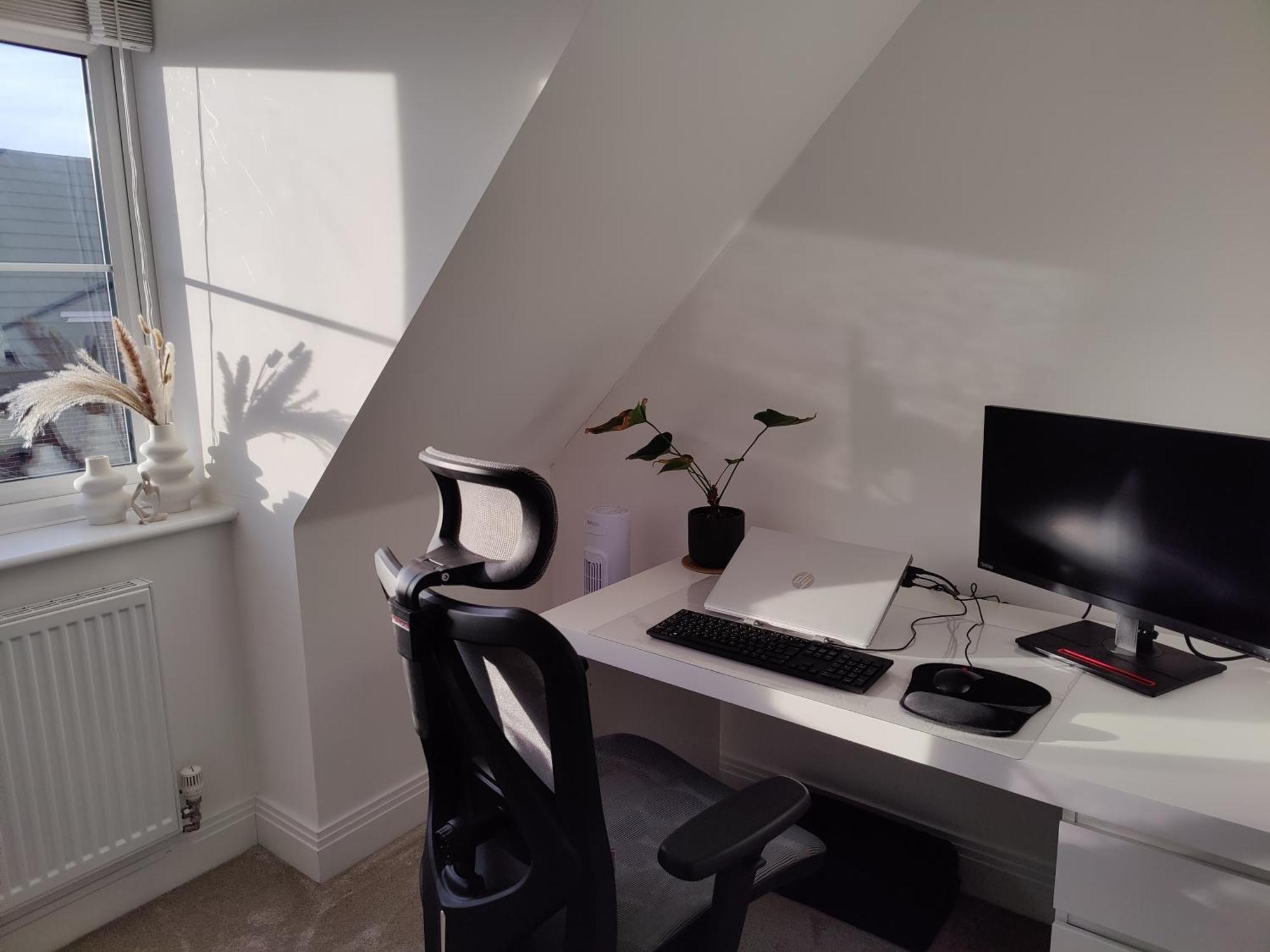 Cozy Retreat In Posh Hampton - Free Wi-fi, Parking