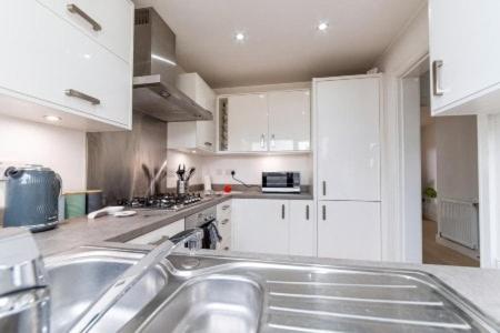 Location - Free Parking - Hawksbill Way Apartment Peterborough