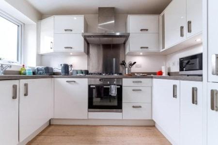 Location - Free Parking - Hawksbill Way