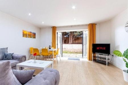 Location - Free Parking - Hawksbill Way * Peterborough